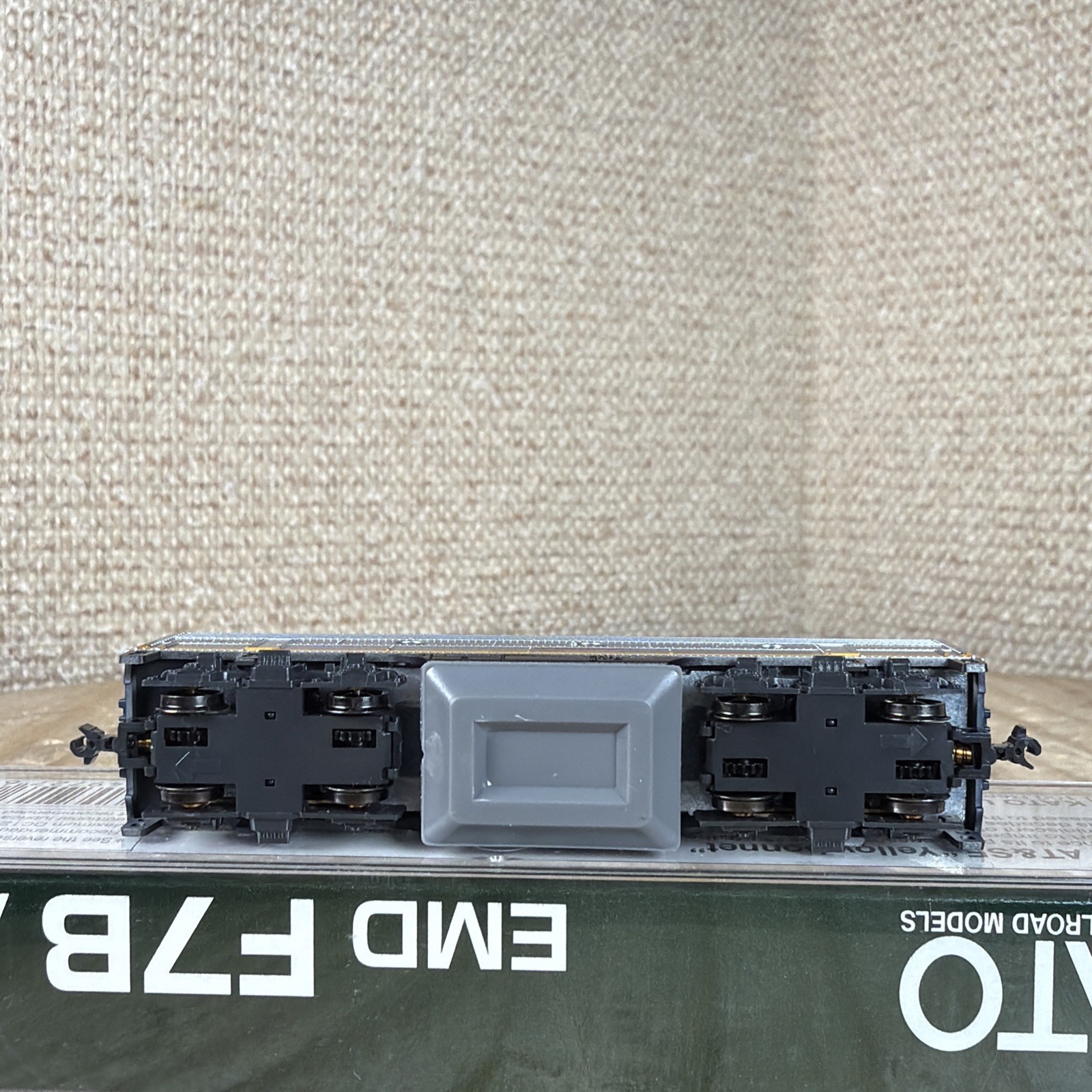 KATO 176-2215 ATSF Santa Fe Yellowbonnet Freight EMD F7B Diesel N Scale
