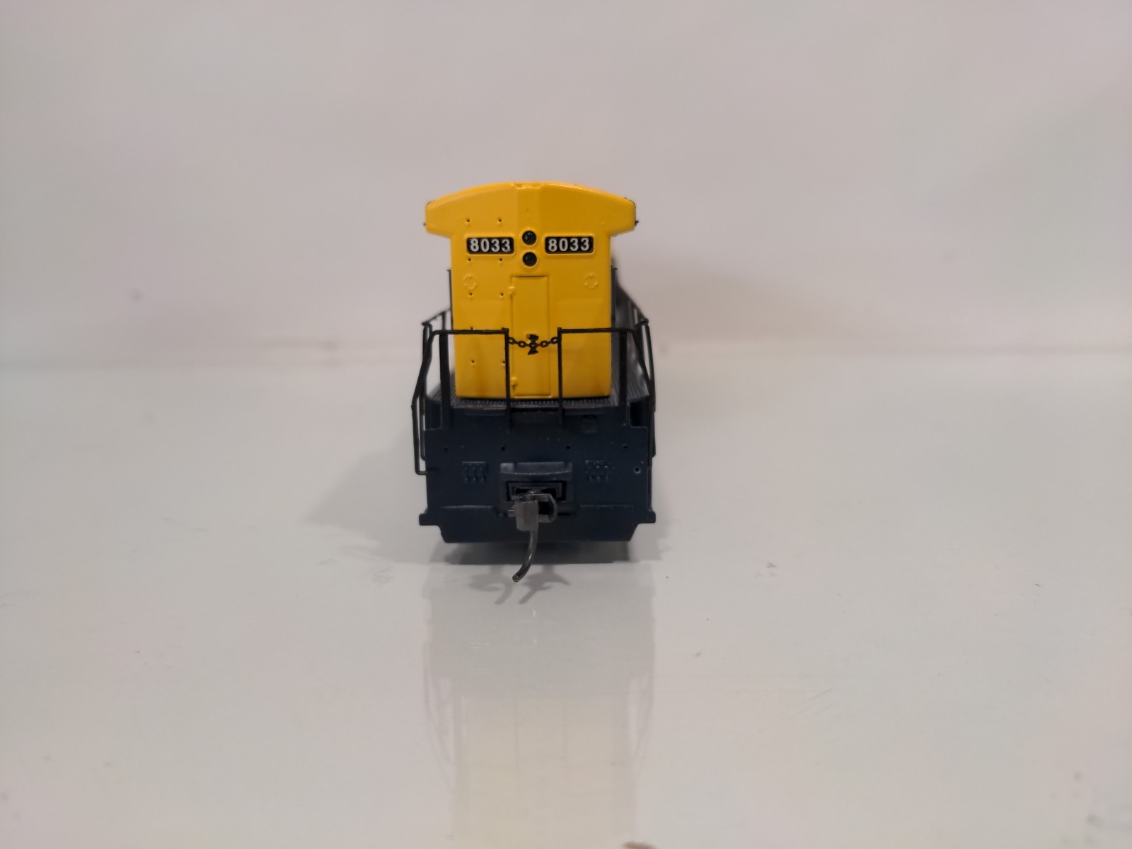HO Atlas 8603 Santa Fe GE C30-7 ATSF 8033