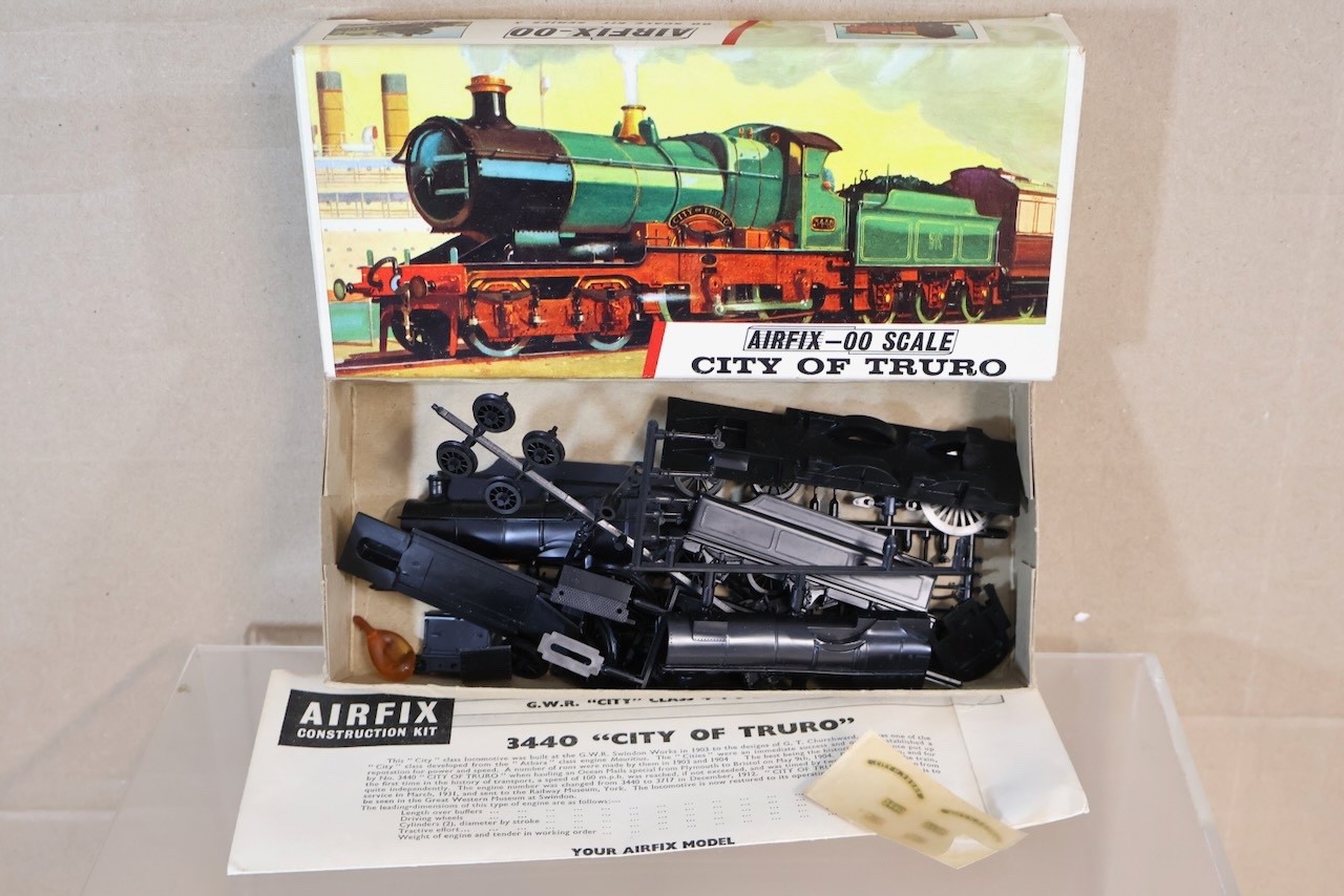 AIRFIX R302 OO GAUGE GWR 4-2-2 CITY of TRURO LOCOMOTIVE 3440 MODEL KIT op