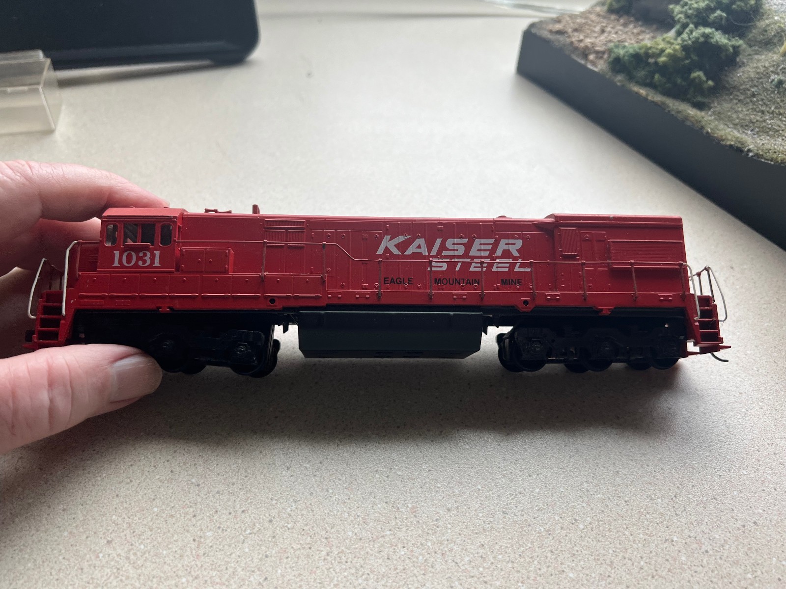 Athearn HO Scale Diesel Locomotive, Kaiser Steel #1030, Dummy No Box