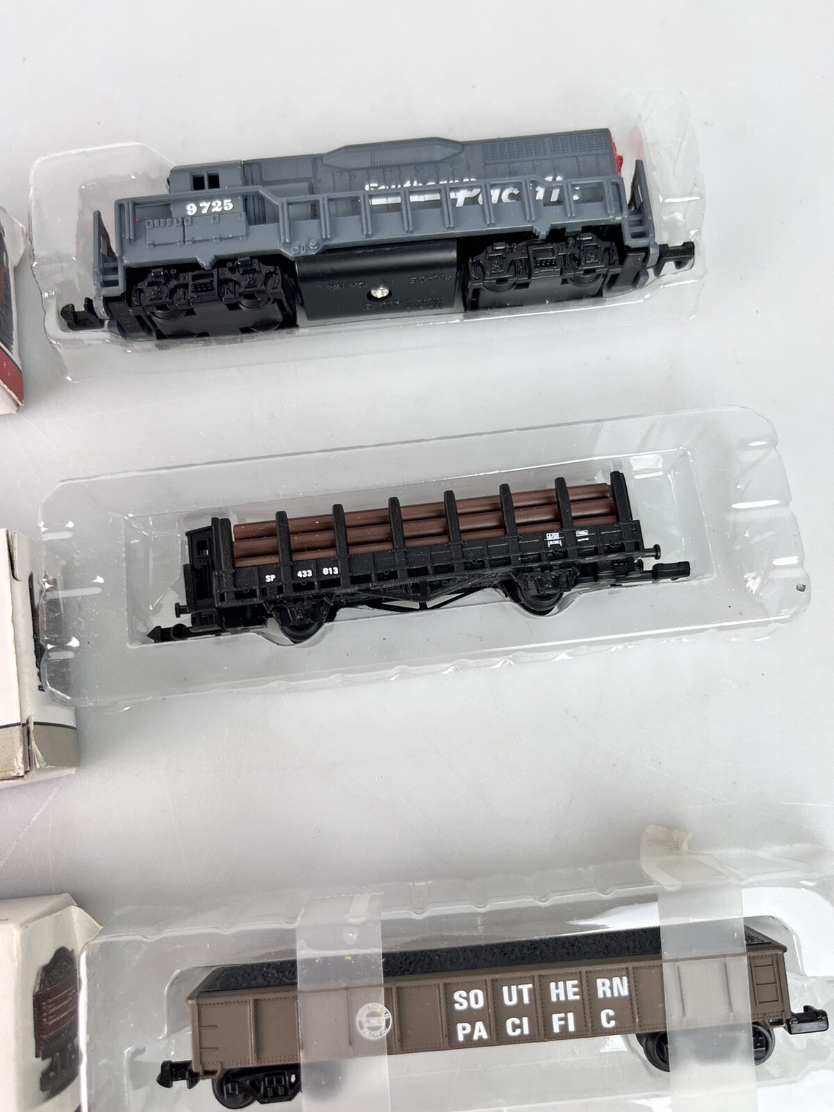 High Speed Southern Pacific Locomotive, Coal, Hopper, Stock, Log Cars
