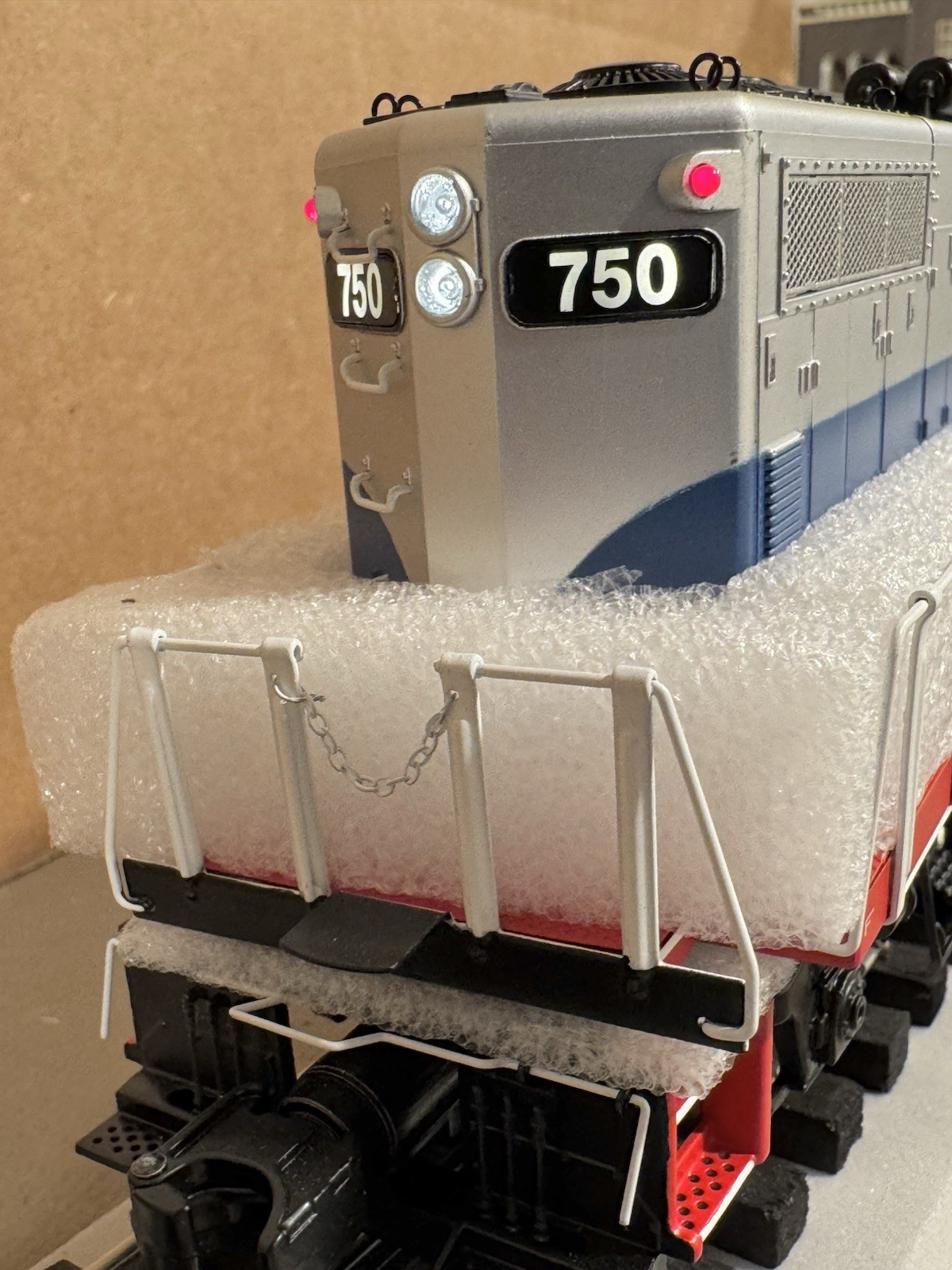 MTH Premier 20-22016-1 O Scale Metro North GP9 Diesel w/ Torpedo Tubes, Cab# 750