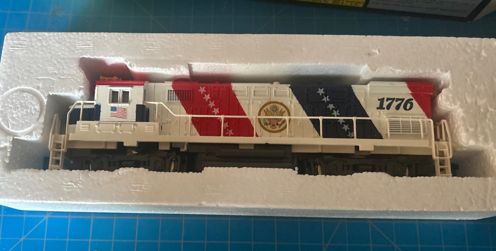 AHM #5015-H HO Scale Spirt of 1776 ALCO Century 424 Locomotive Runs Boxed