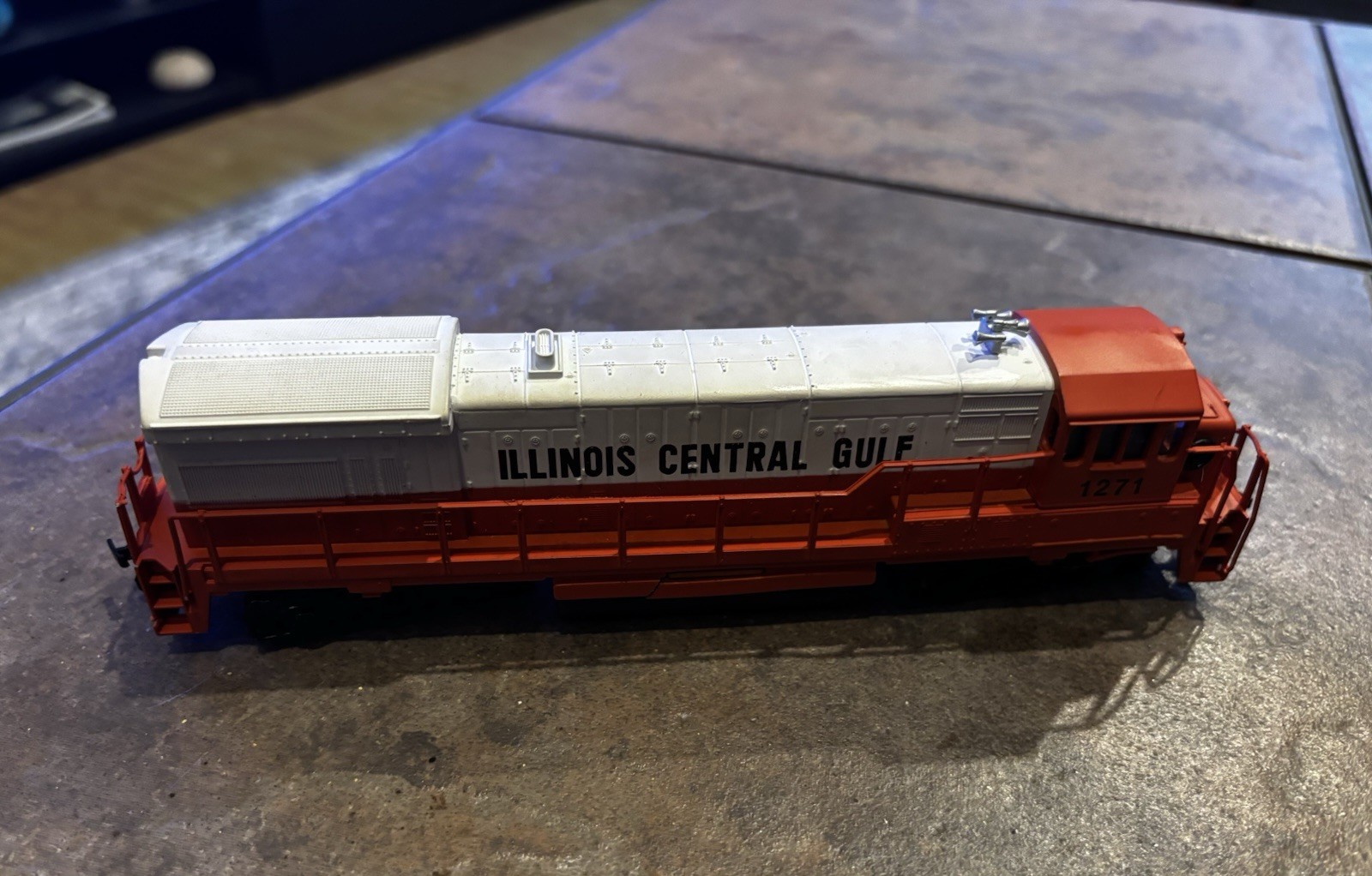 Bachman Illinois Central Gulf locomotive 1271 HO Scale Brand New In Box