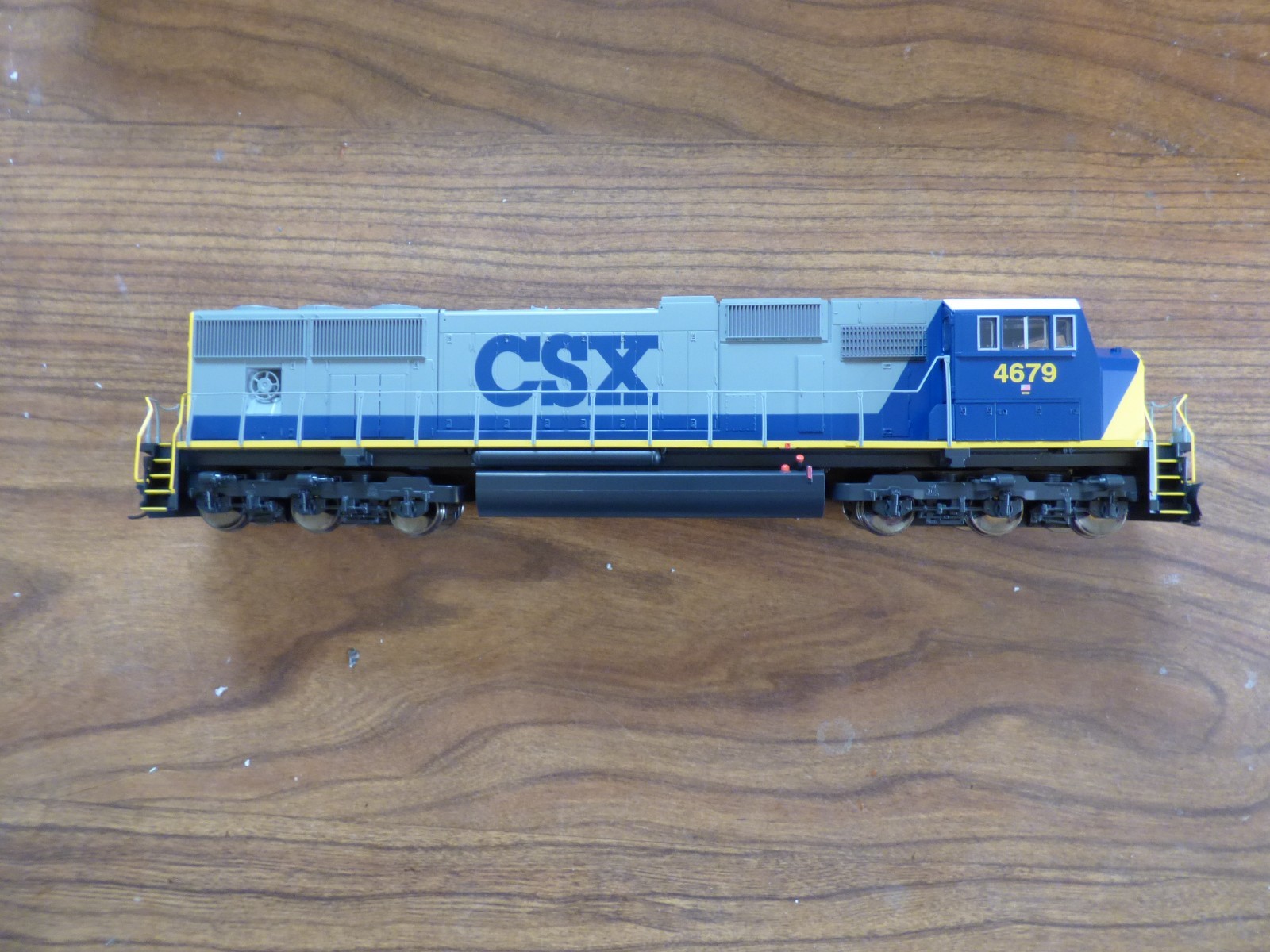 CSX EMD SD70M engine