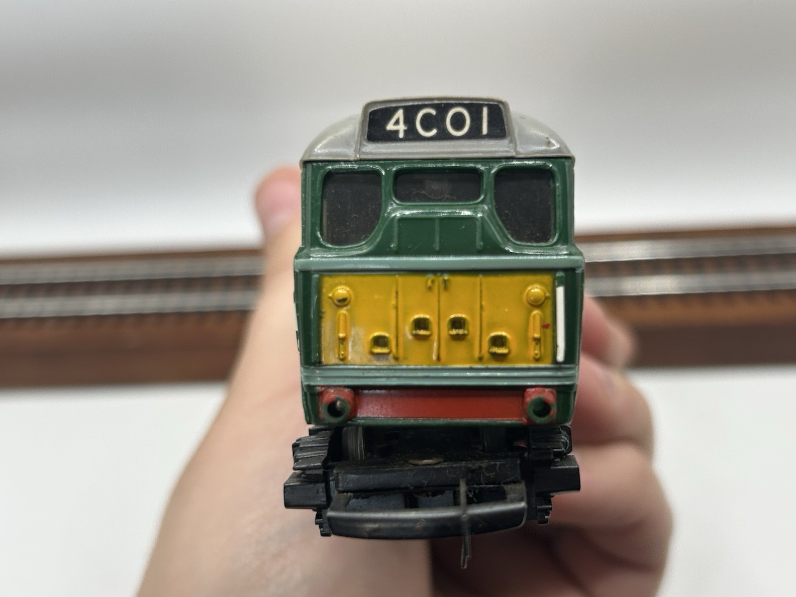 OO Triang R357 BR Class 31 Diesel Locomotive ‘D5572’ – (GOOD TESTED)