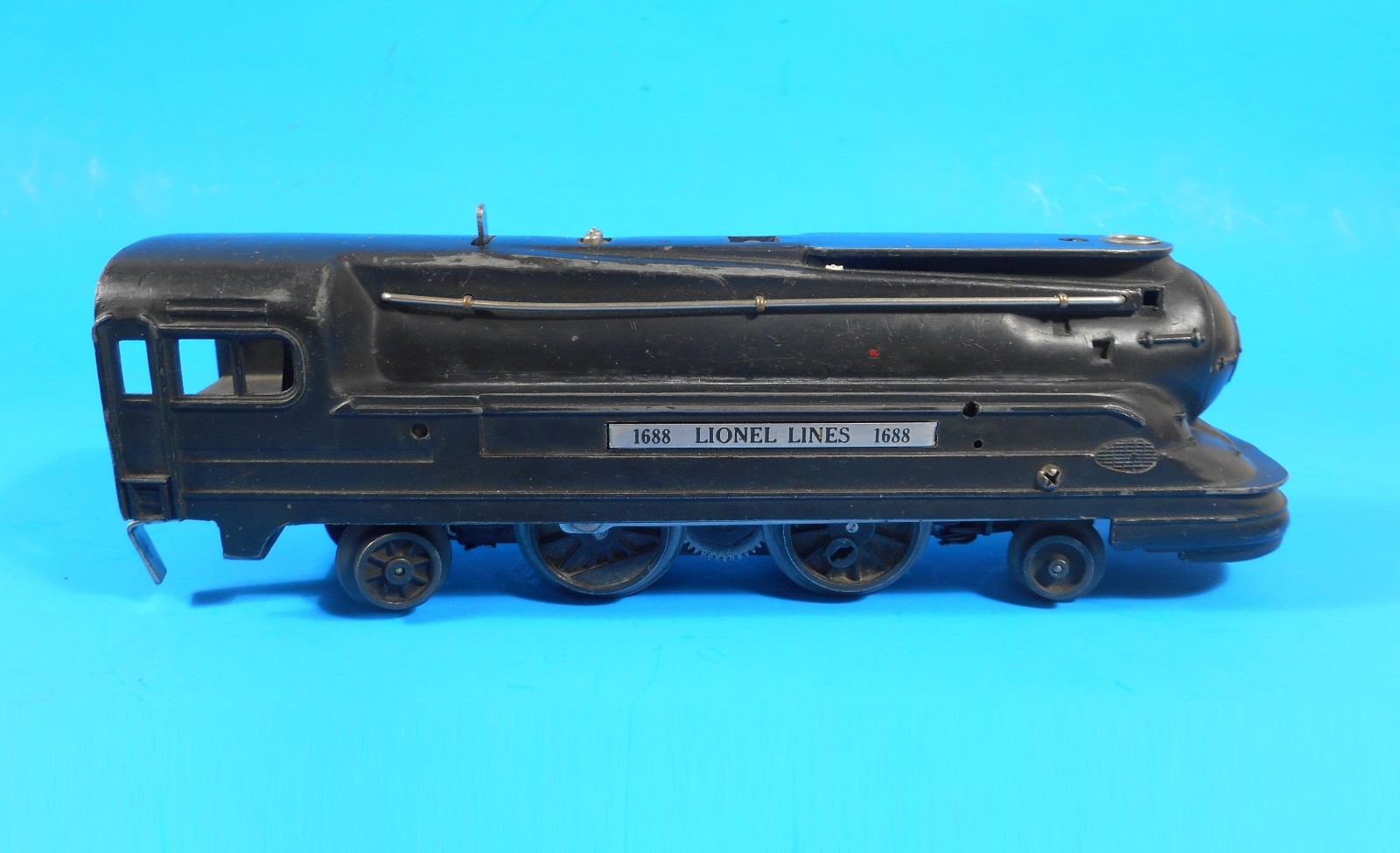 Vintage Prewar O Gauge Lionel 1688 Torpedo Locomotive and Tender