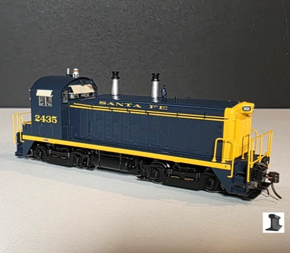 Rapido HO Scale ~ EMD SW9 ~ Santa Fe ATSF #2428 ~ DC/DCC Sound Version ~ 027563