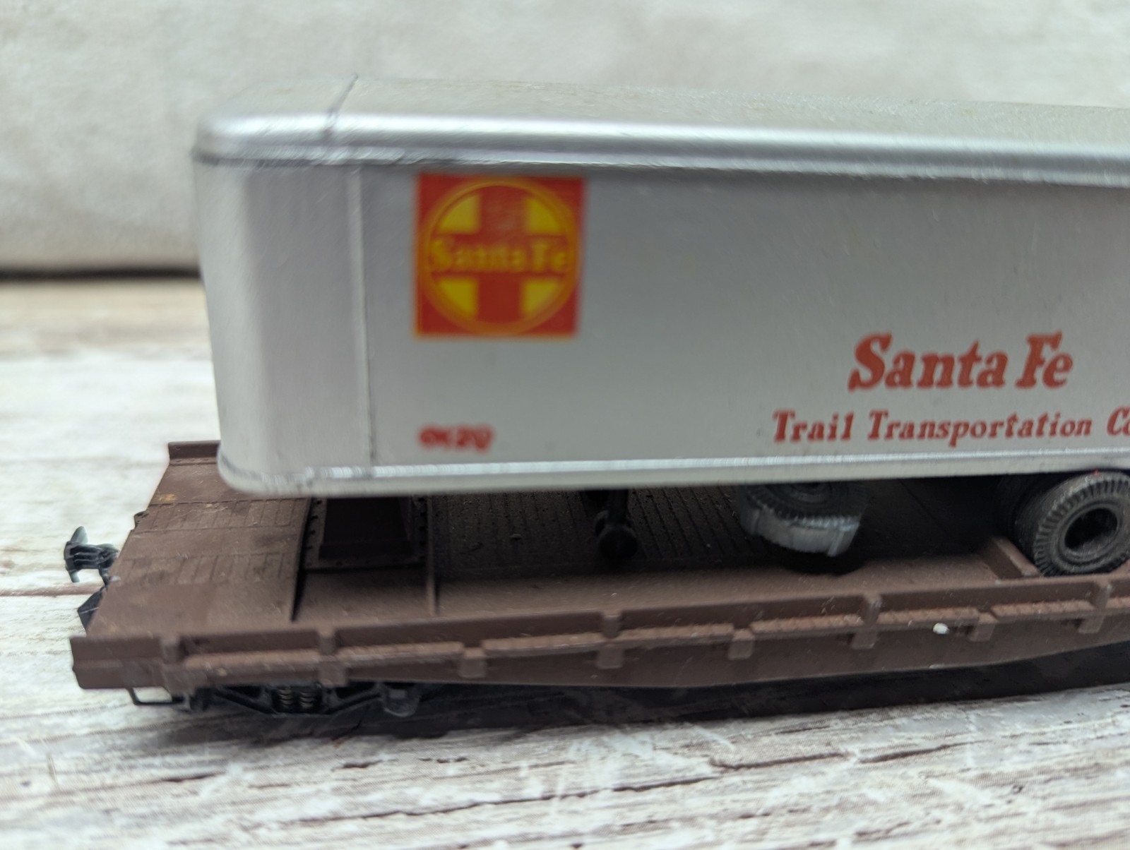 Urlich : HO 1:87: Piggy back: Santa Fe trailer on flat car