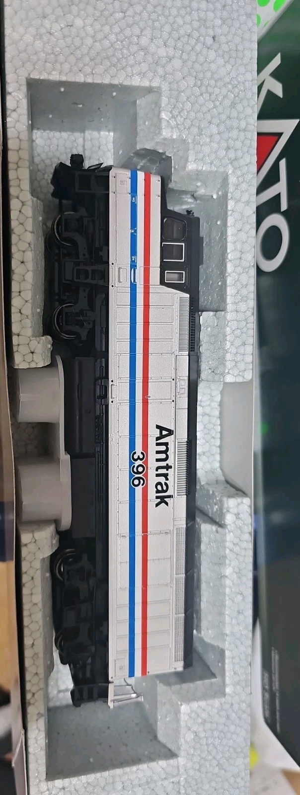 kato ho scale EMD F40PH with Ditchlights Amtrak Phase III #396