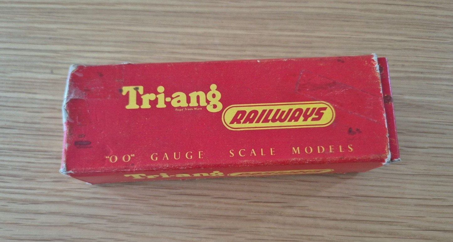 TRIANG RAILWAYS OO GAUGE R54 4-6-2 PACIFIC LOCOMOTIVE & R32 TENDER TC SERIES