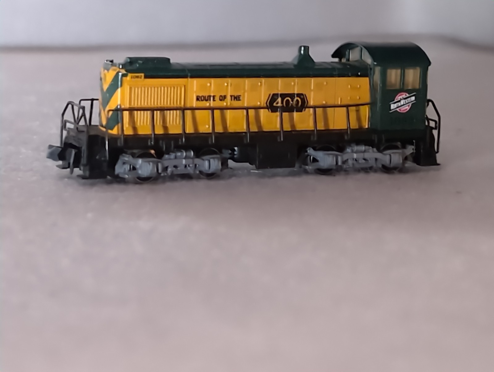 Arnold N Scale Burlington Route “Route of the 400” Switcher #1002 West Germany