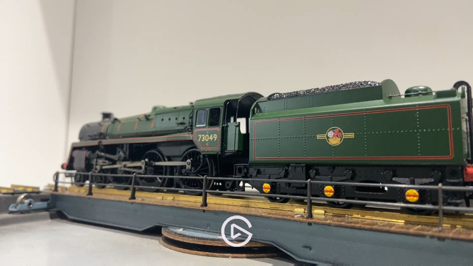 Bachmann Branchline 32-508 Standard Class 5MT 73049 BR Green Late Crest DCC