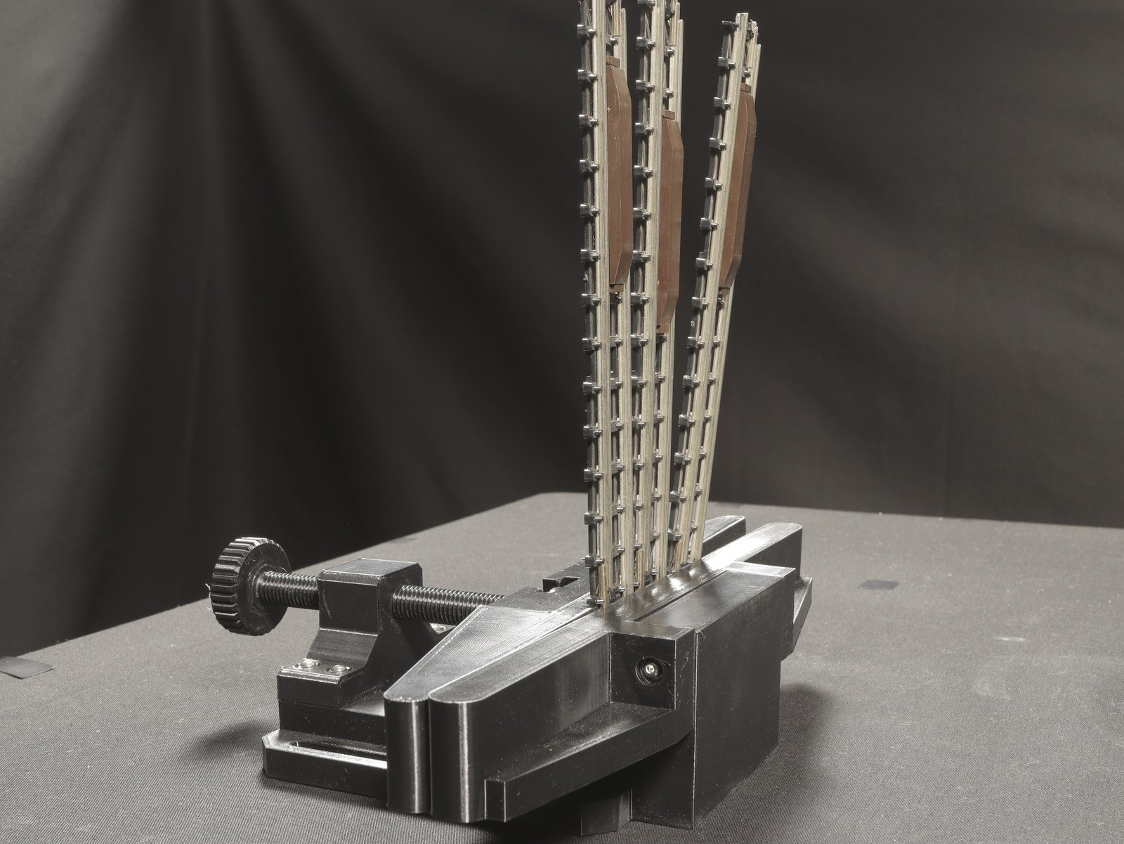 Vintage Tri-ang R.488 OO Gauge Gantry Crane Model Railway Accessory Lot of 3