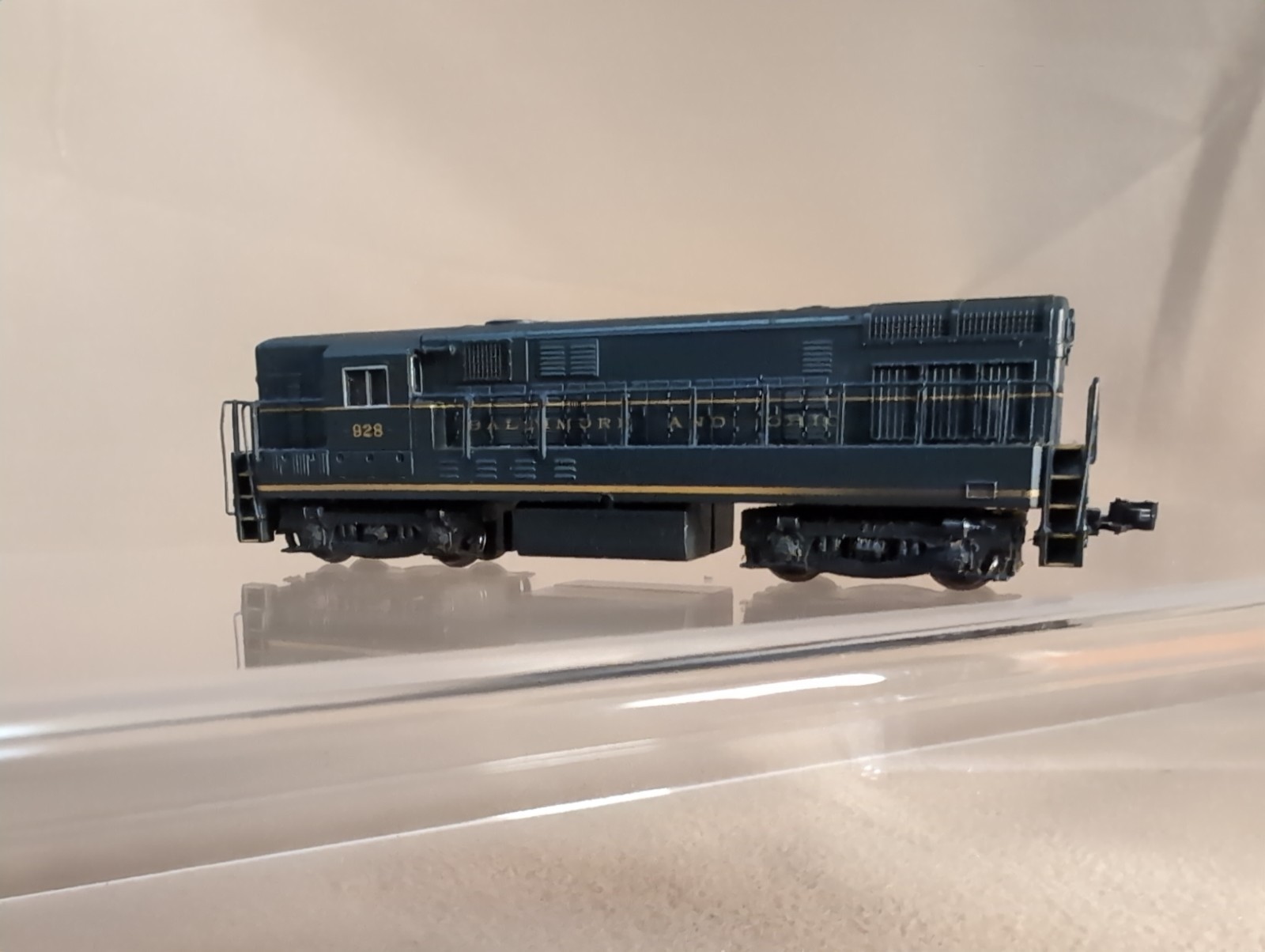 H16-44 Baltimore And Ohio #928 B&O Bachmann N Runs, Noisy