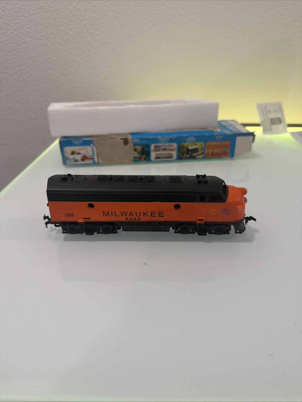 MILWAUKEE ROAD PASSENGER FP7 – A unit 98C – DCC / QUANTUM SOUND HO Scale NEW OOP