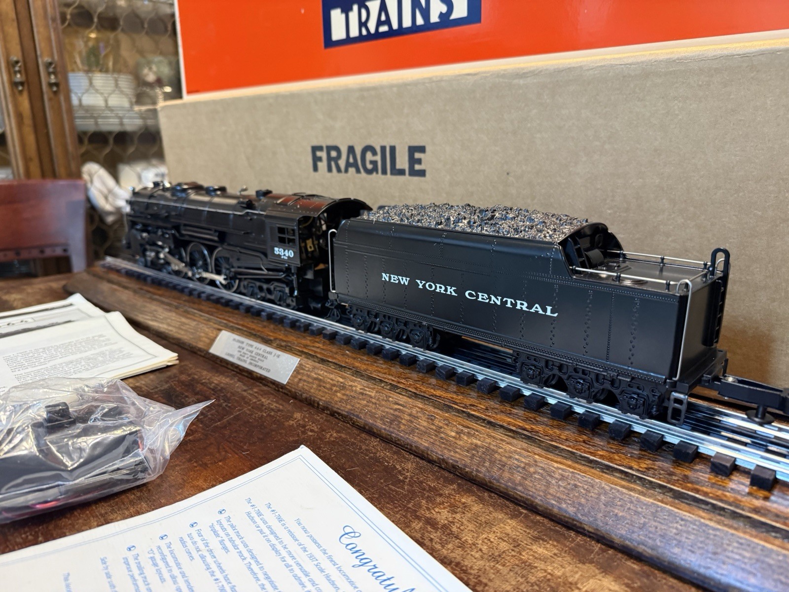 Lionel 6-18005 O NYC 4-6-4 700E Hudson Steam & Tender #5340 w/ Display Case