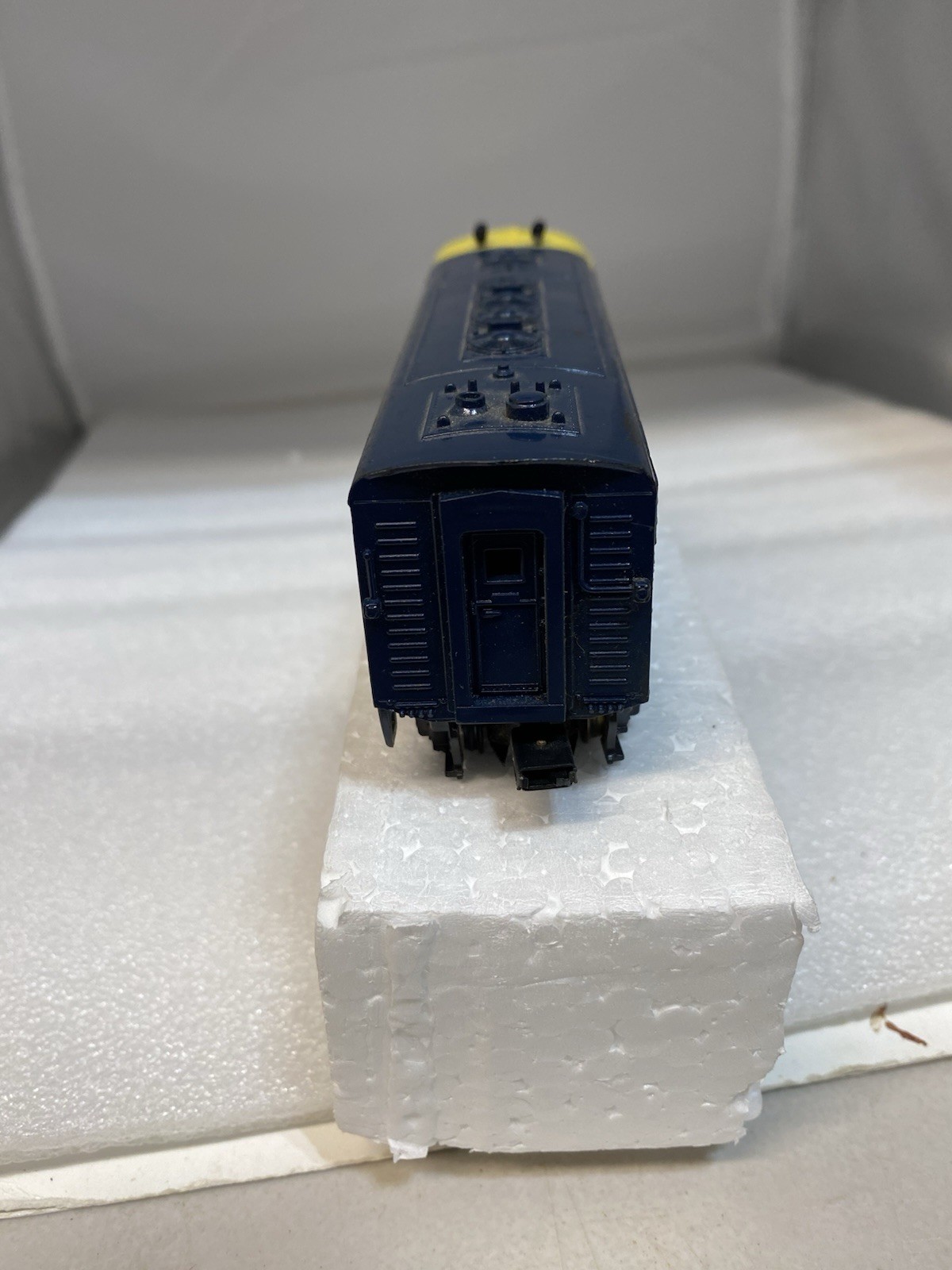 Vintage Mantua – Tyco Santa Fe Locomotive -4015 ~ Runs – Needs TLC