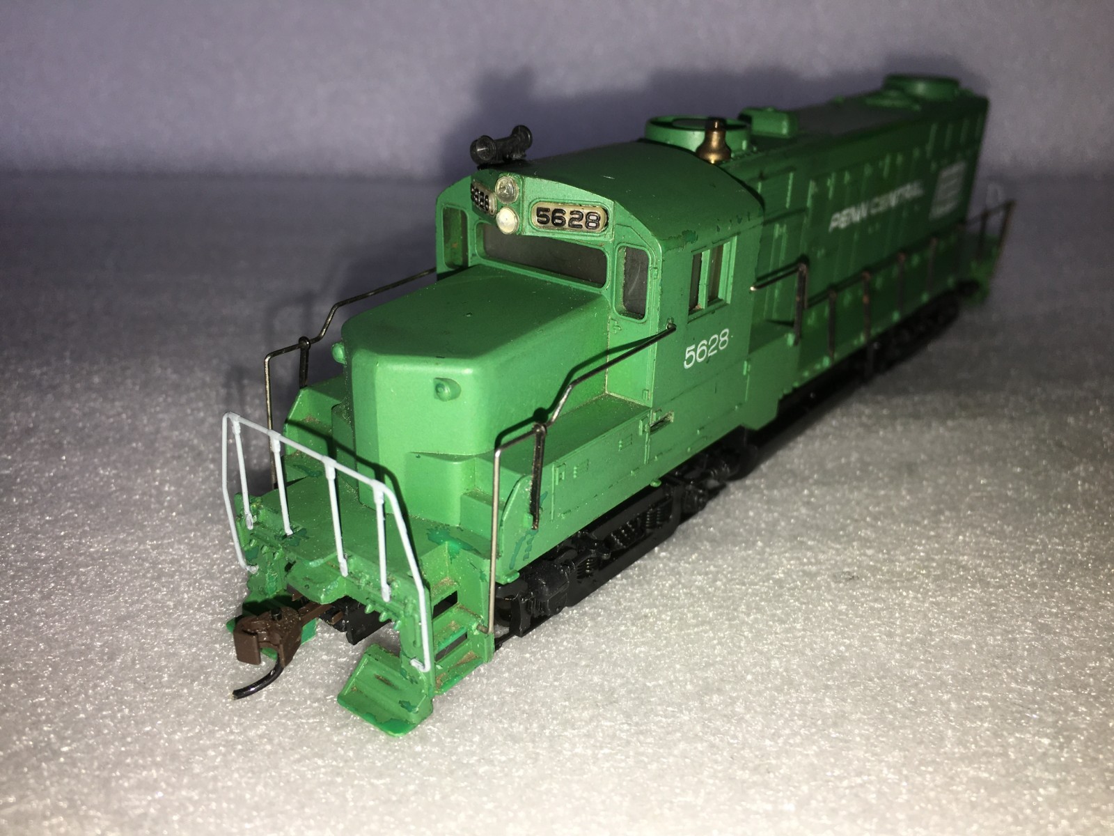 HO TYCO Penn Central GP20 shell with a Proto 2000 Chassis, Penn Central Caboose