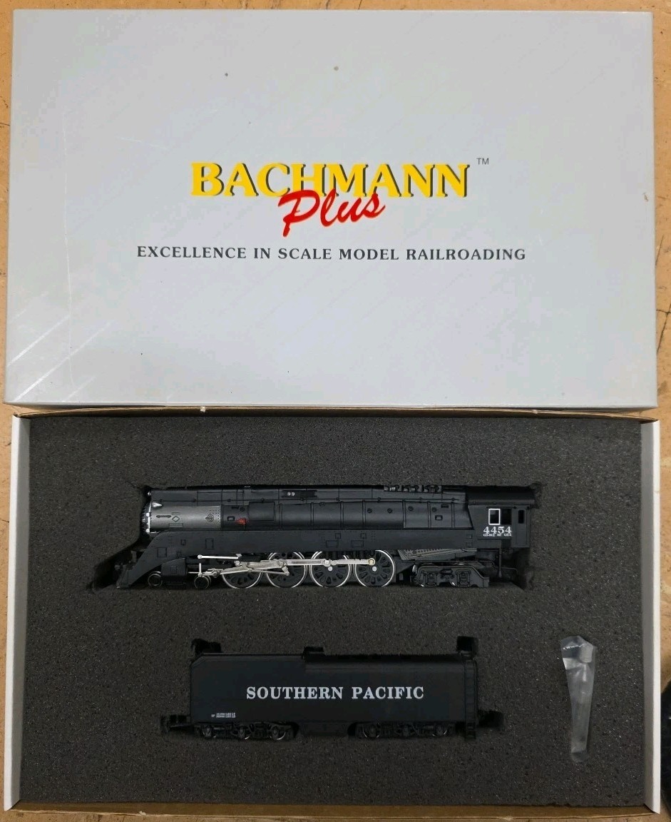 Bachmann Plus GS4 4-8-4 Black & Silver War Baby – Southern Pacific 4454 / #11323