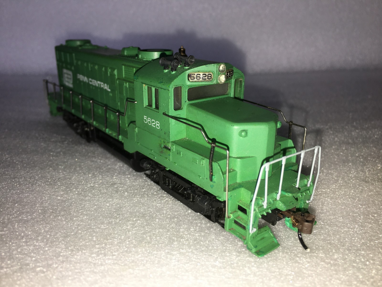 HO TYCO Penn Central GP20 shell with a Proto 2000 Chassis, Penn Central Caboose
