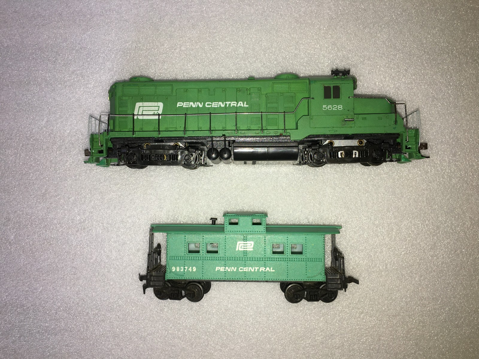 HO TYCO Penn Central GP20 shell with a Proto 2000 Chassis, Penn Central Caboose
