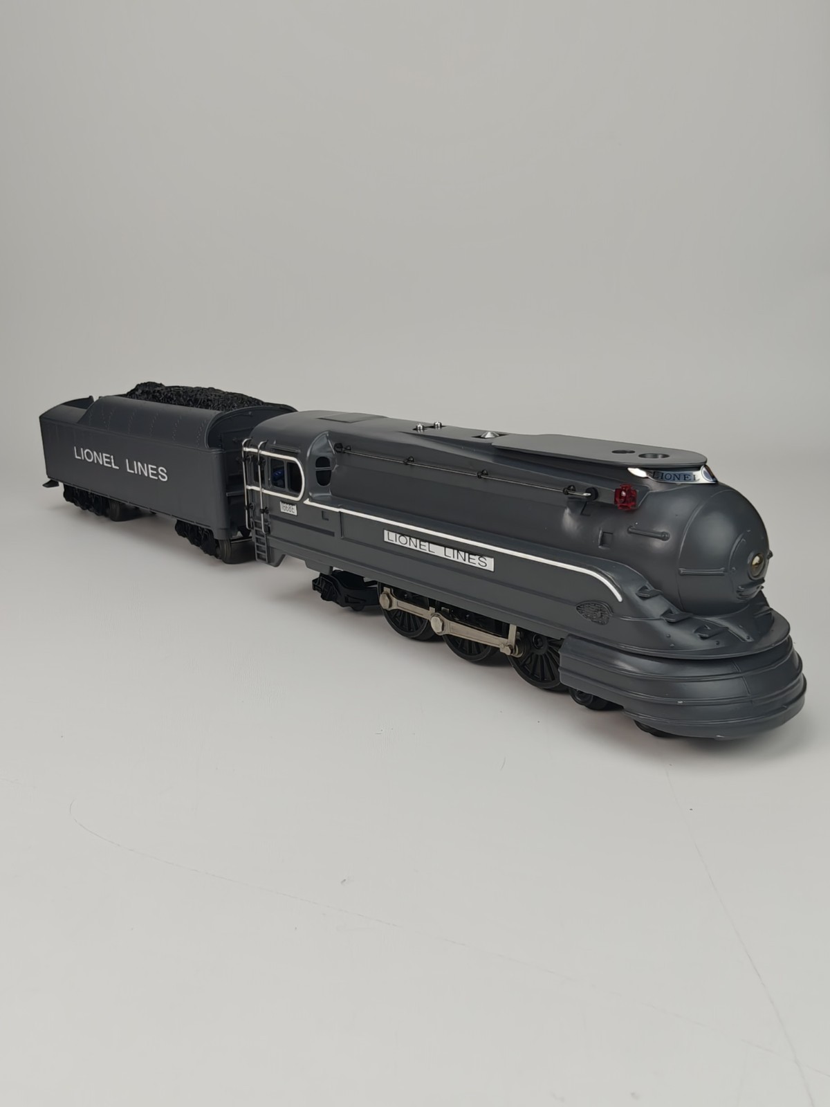 Lionel 1668E K-4 Torpedo Locomotive w/Sound Tender
