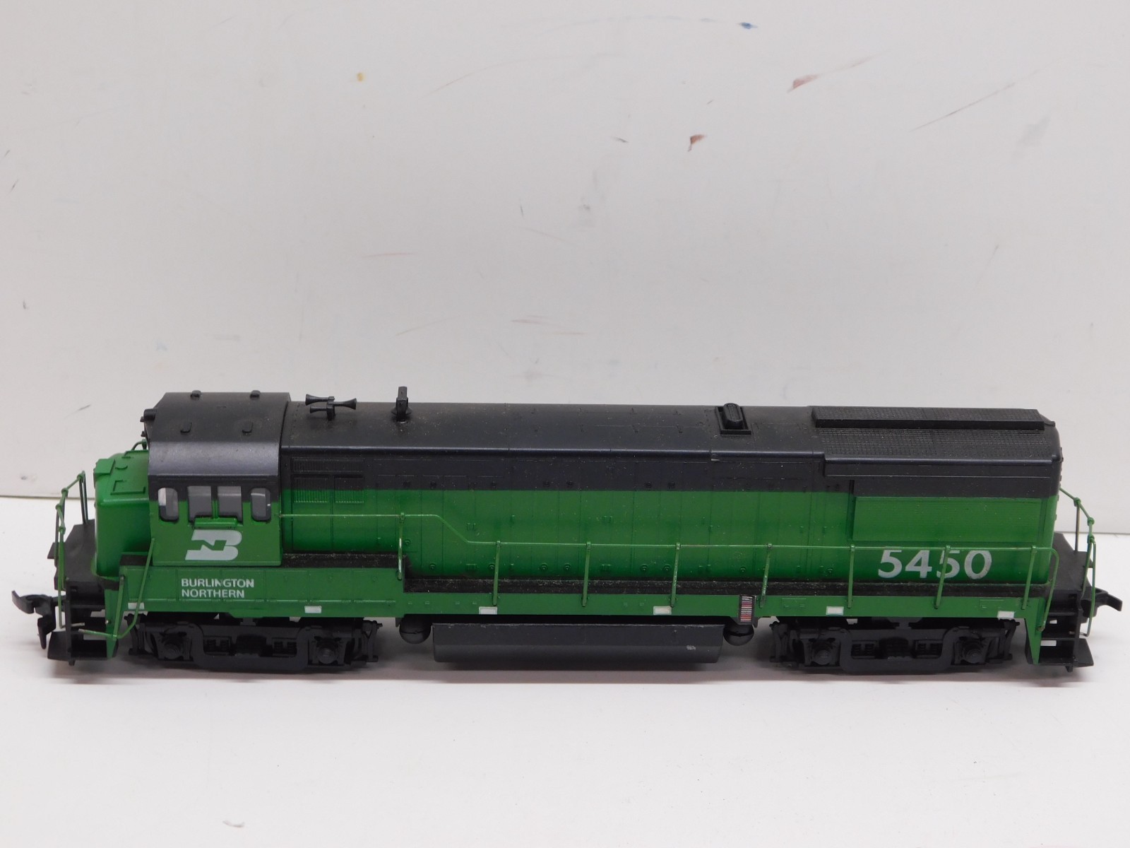 Athearn HO Blue Box Burlington Northern U30 Diesel Engine #5450-Unpowered Dummy