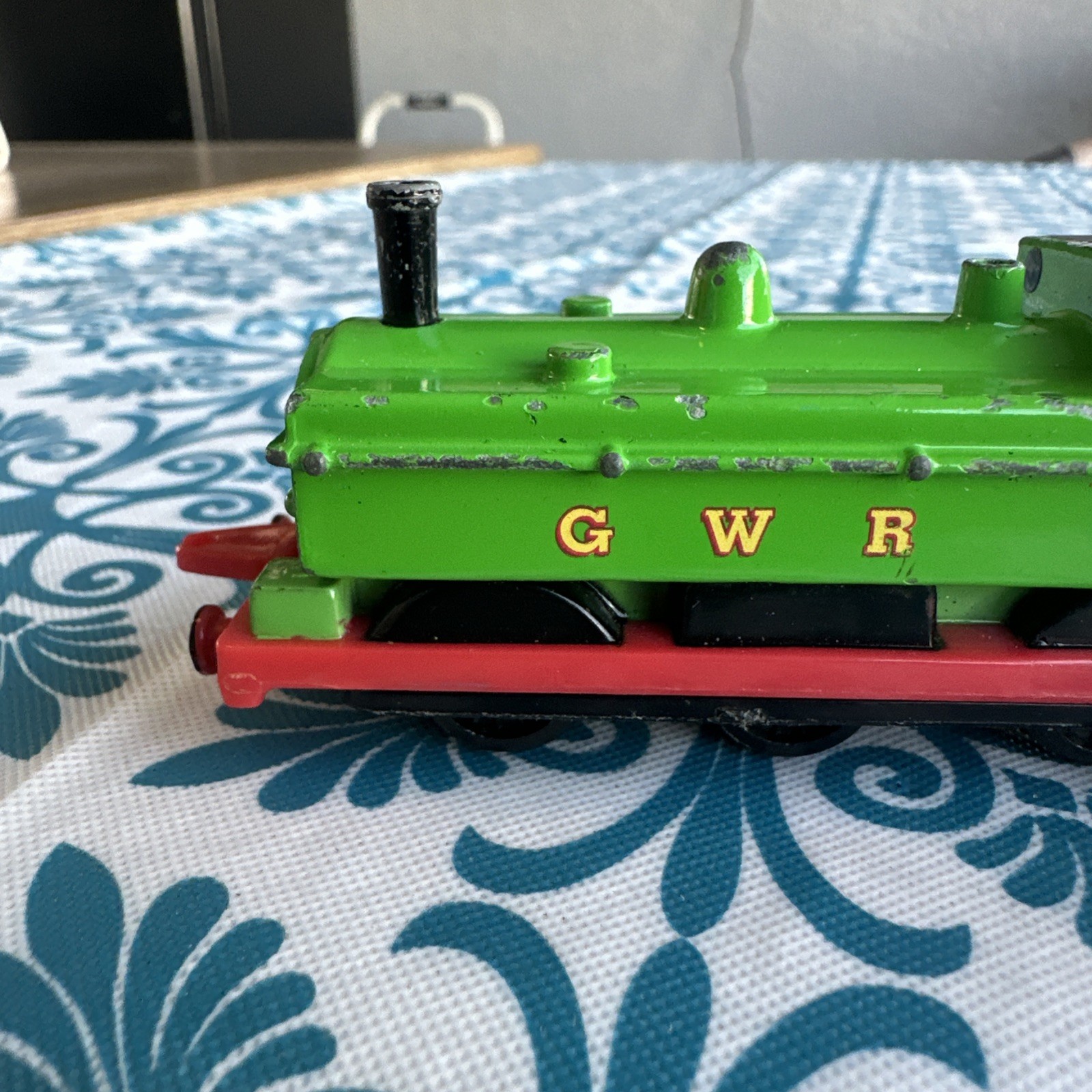 ERTL Thomas and Friends, Duck, 1990 Diecast Green Black Red Locomotive Number 8