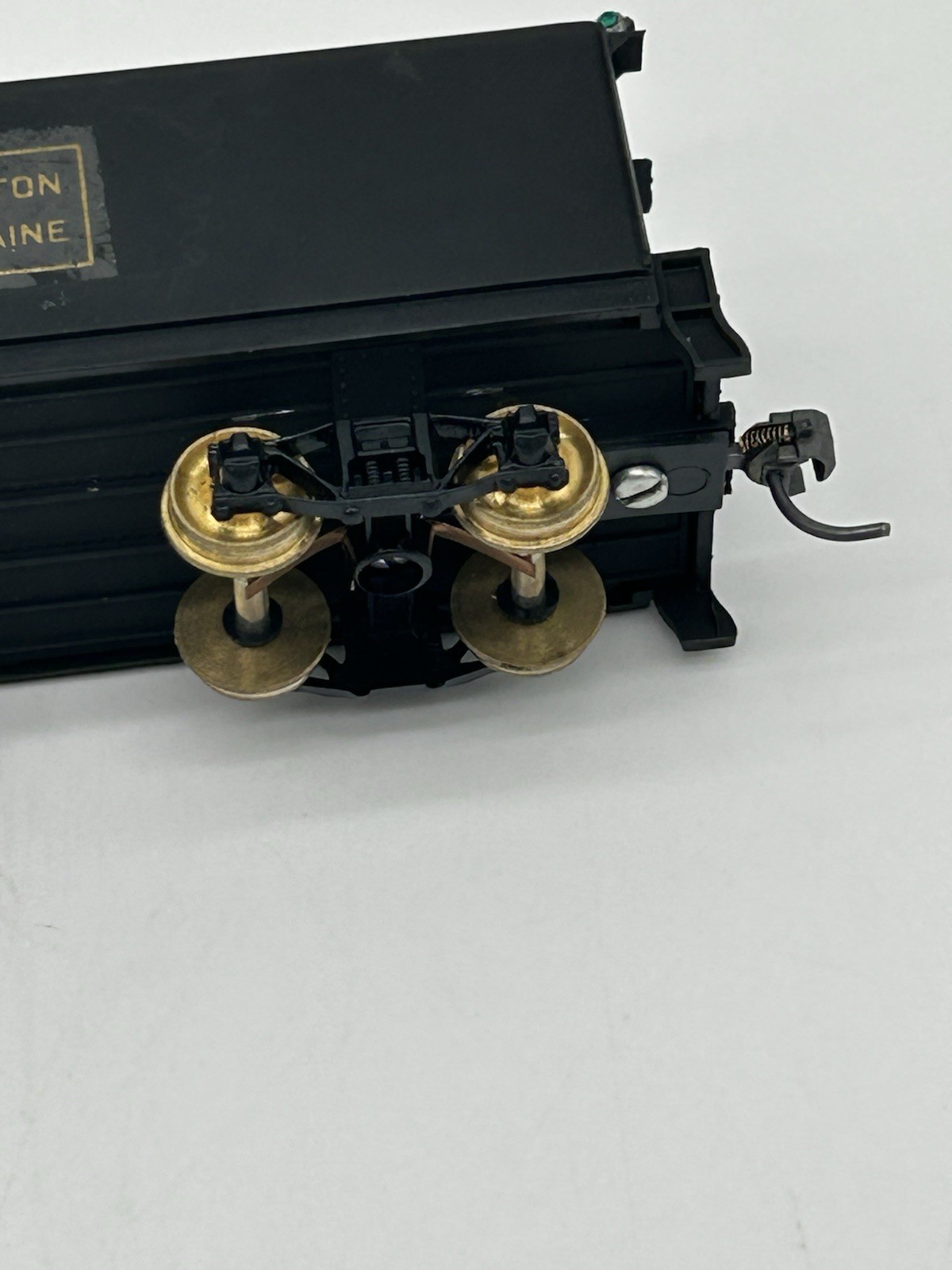 Unbranded Boston/Maine 2-8-0 Steam Locomotive W/tender, tested working HO gauge