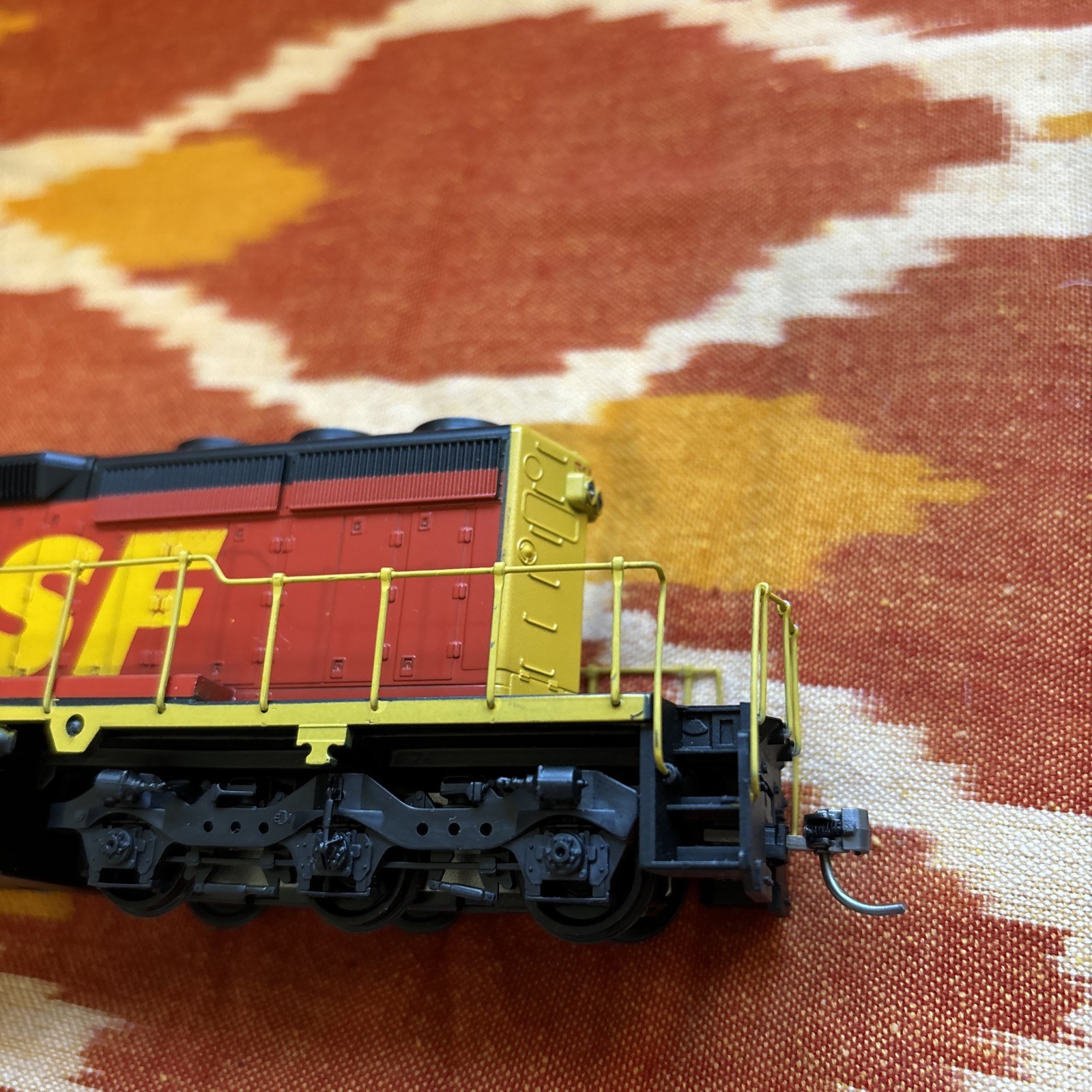 Santa Fe 5140 Red & Yellow, HO Used Locomotive