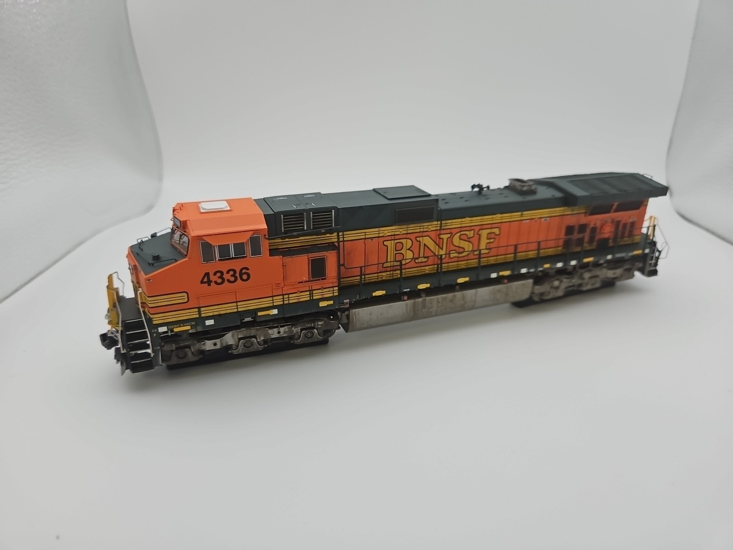 Scaletrains BNSF Railway C44-9W Heritage II Custom Weathered #4336 SXT31318