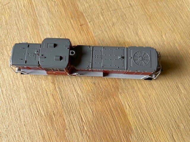 TOMIX N SCALE JAPANESE JR DE10 DIESEL LOCOMOTIVE IN ORIGINAL PACKAGING.