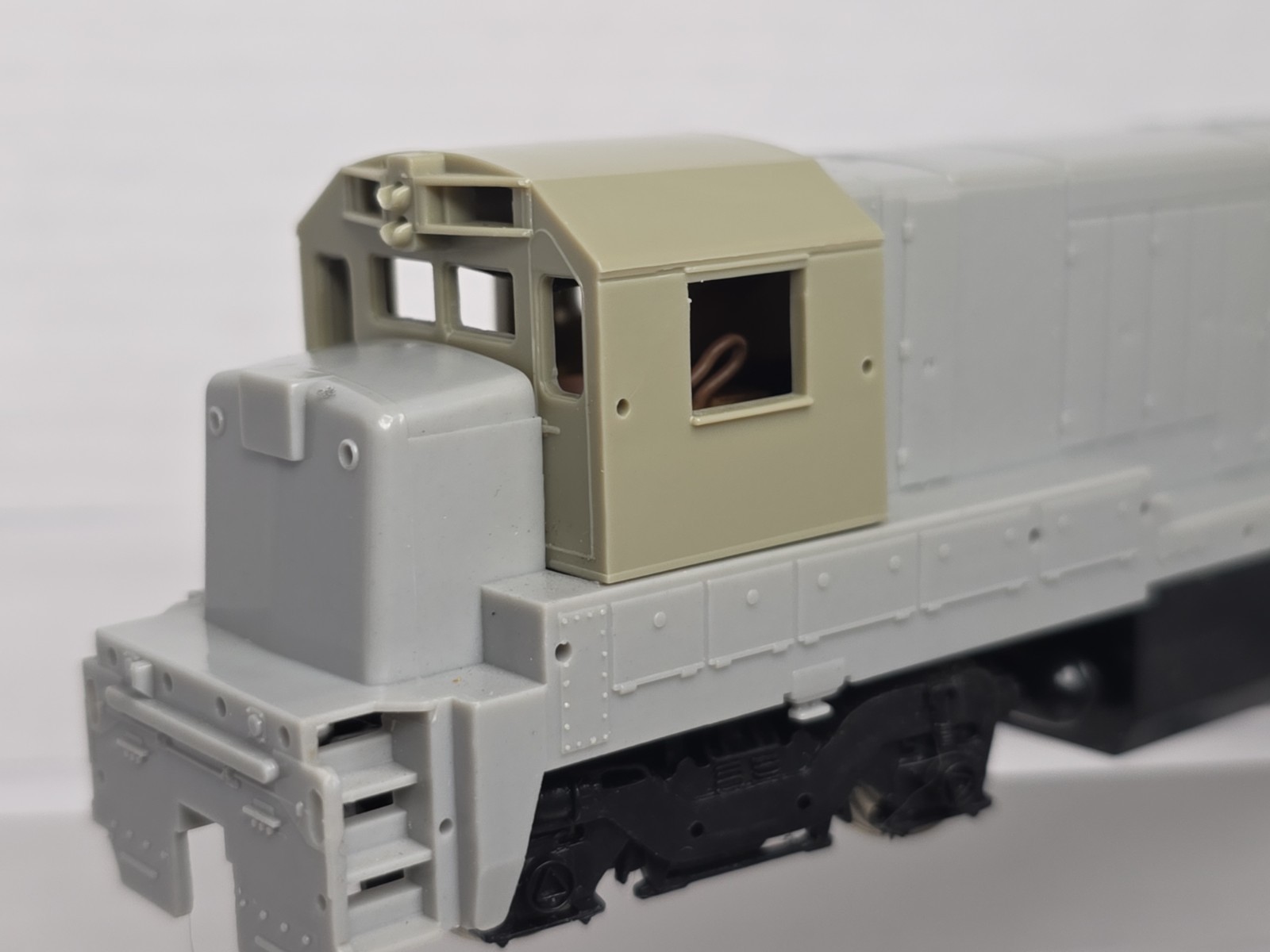 Bachmann Plus HO Scale 11101 Undecorated GE B23-7 Diesel Locomotive NOS