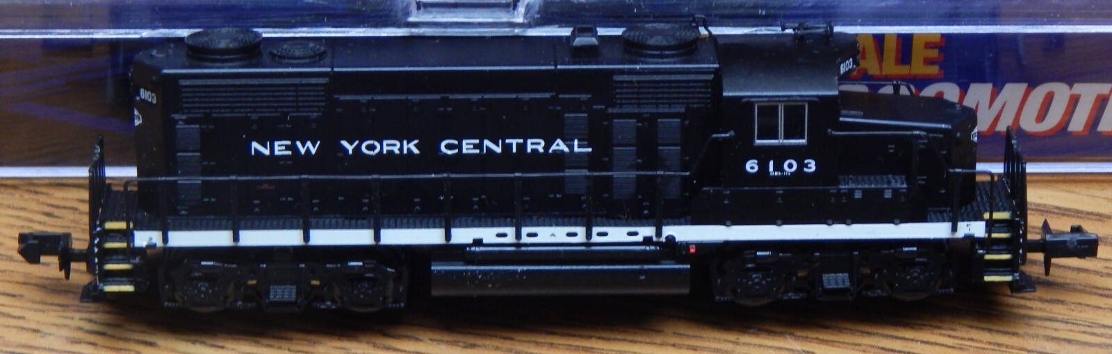 LIFE LIKE 7091 NYC GP-20 DIESEL LOCOMOTIVE USED VERY LITTLE W/BOX N GAUGE LQQK