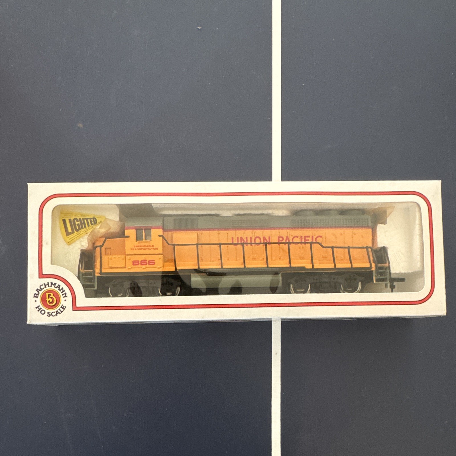 Bachmann HO Diesel Locomotive Union Pacific 866 Yellow Gray Black Lighted Analog