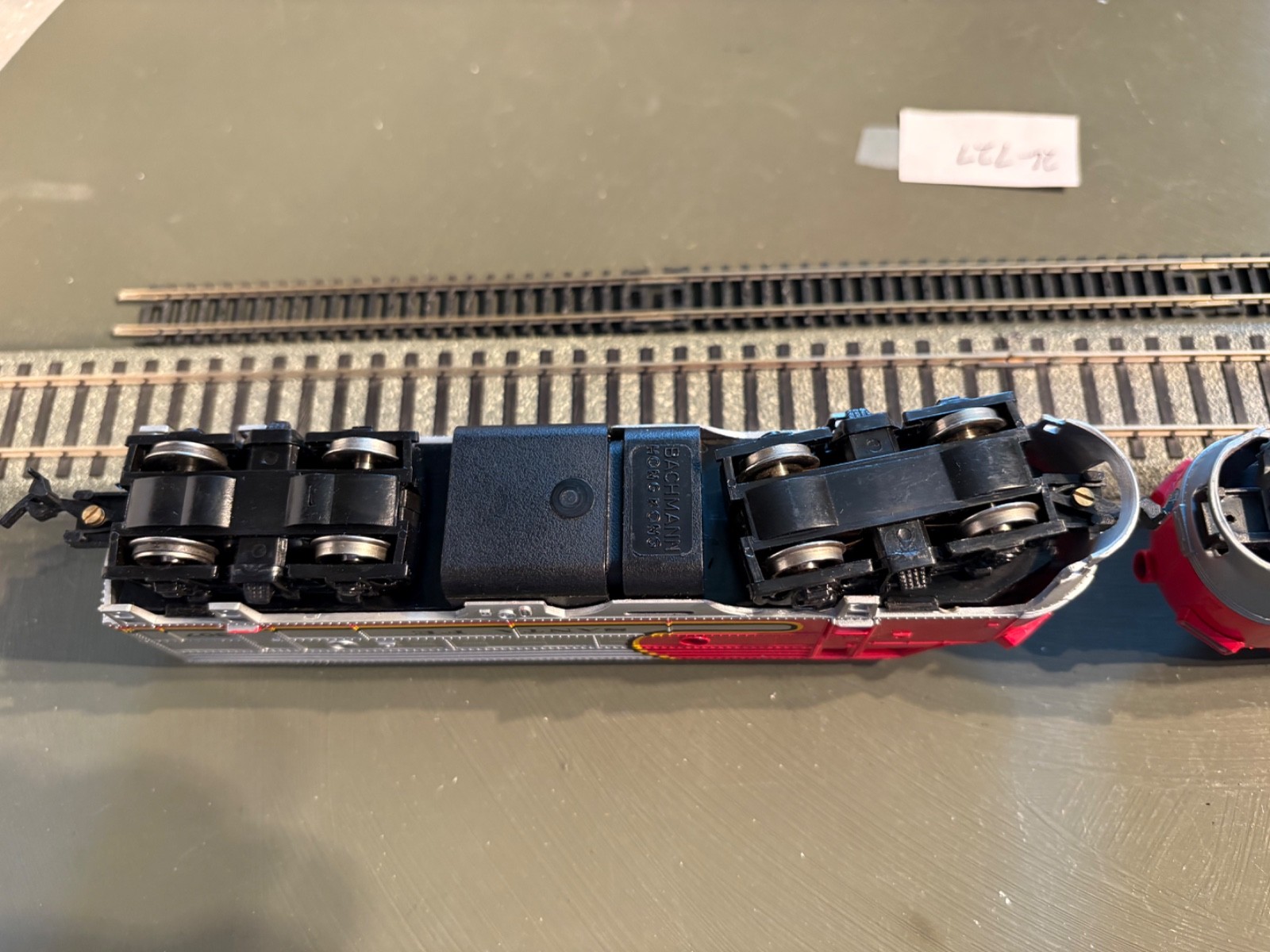 Mechanics Special: 2 HO Santa Fe F7A #307 Locomotives (26-727)