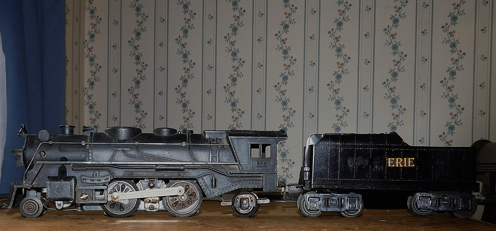 MARX 2-4-2 Cylinder Smoke Loco ~ ERIE Railway ~ Double-Reduction Rd# 666 O-27