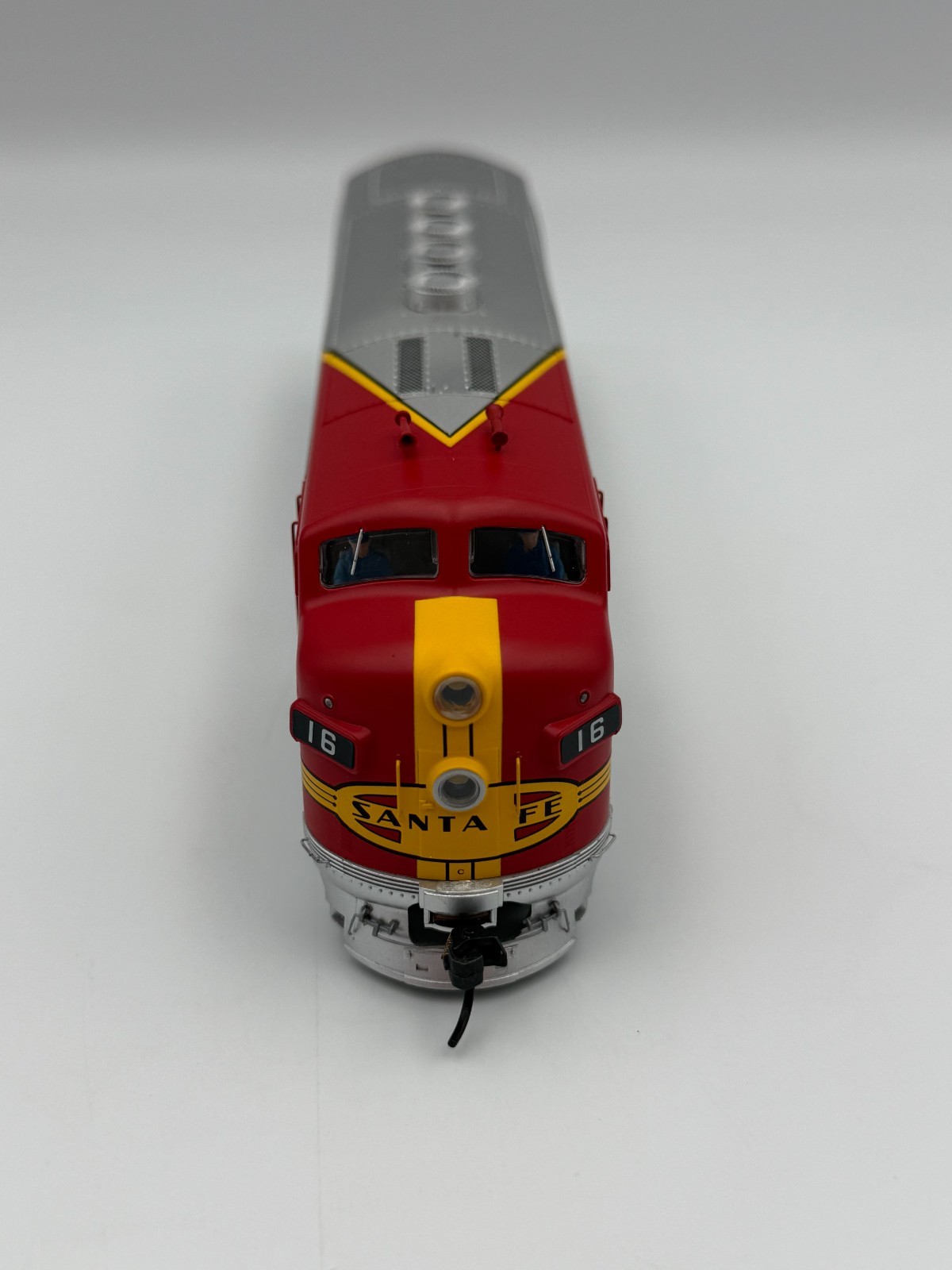 HO Walthers Proto 2000 Modernized F3A Santa Fe #16. Factory DCC/Sound. NIB
