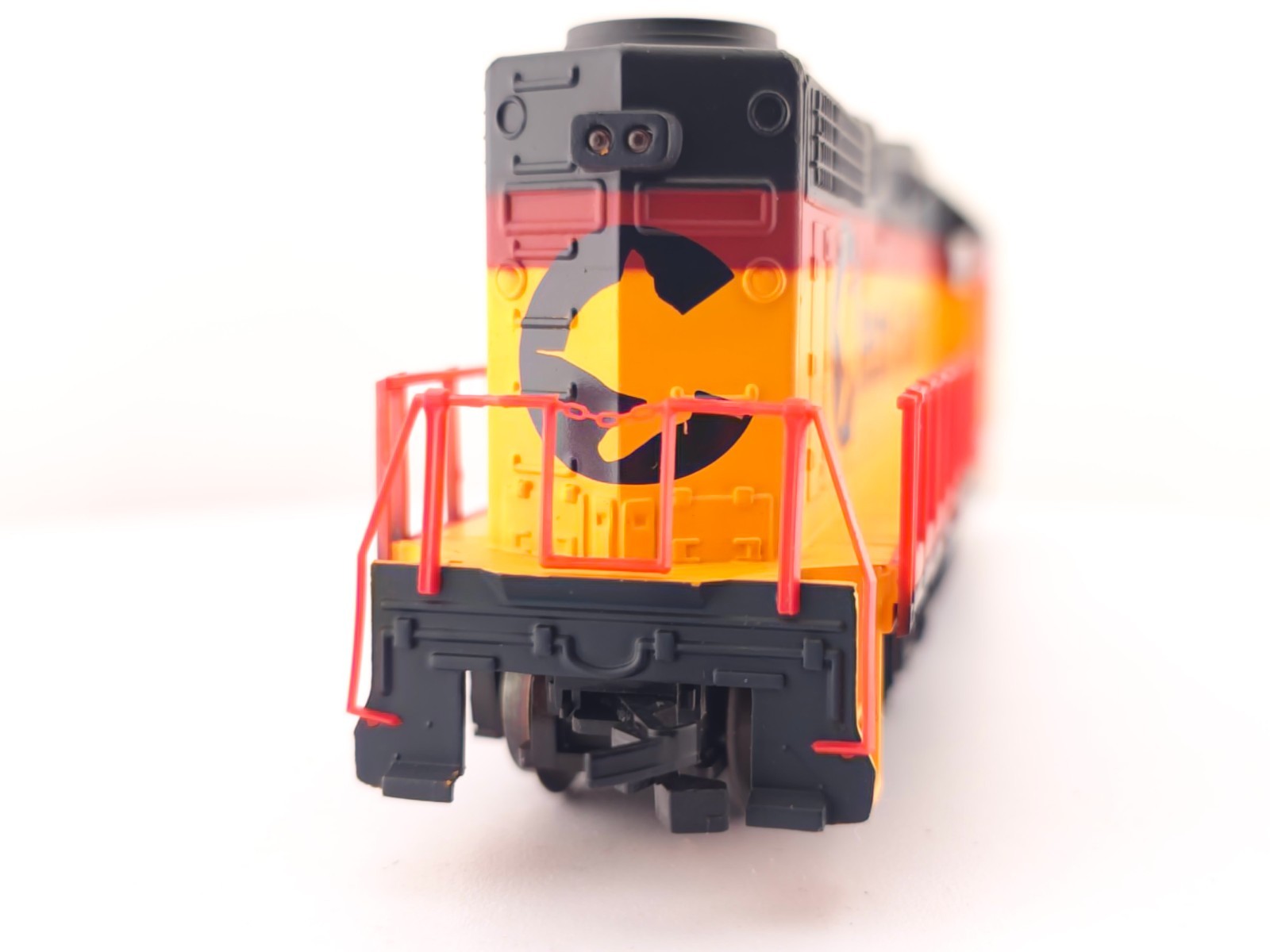 READ Life Like HO Scale 21604 Chessie System GP38 Low Nose Diesel Locomotive Set