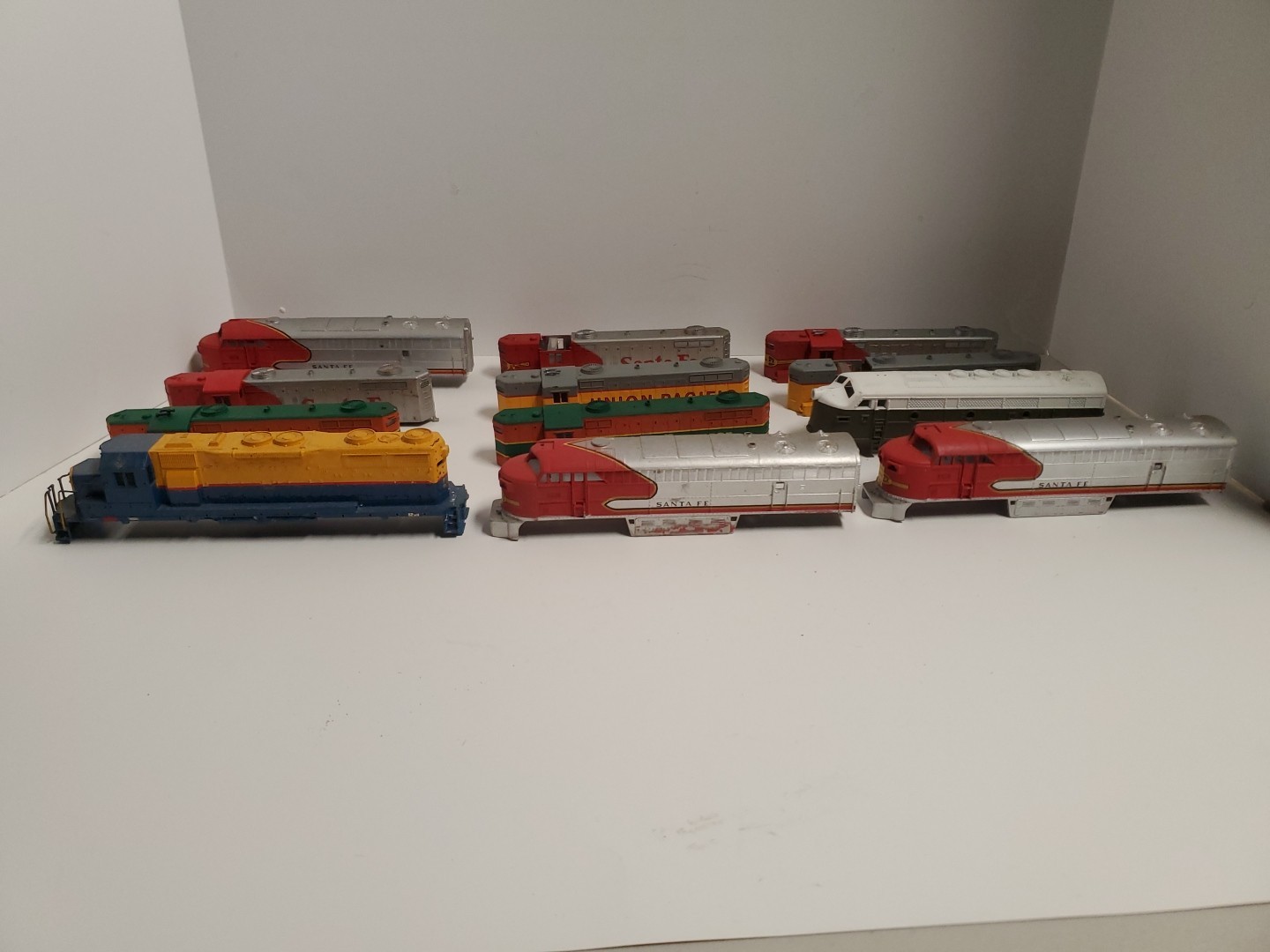 HO Scale UNBRANDED DIESEL CON RAIL SANTA FE UNION SHELL ONLY MIXED Lot Of 15 Bx1