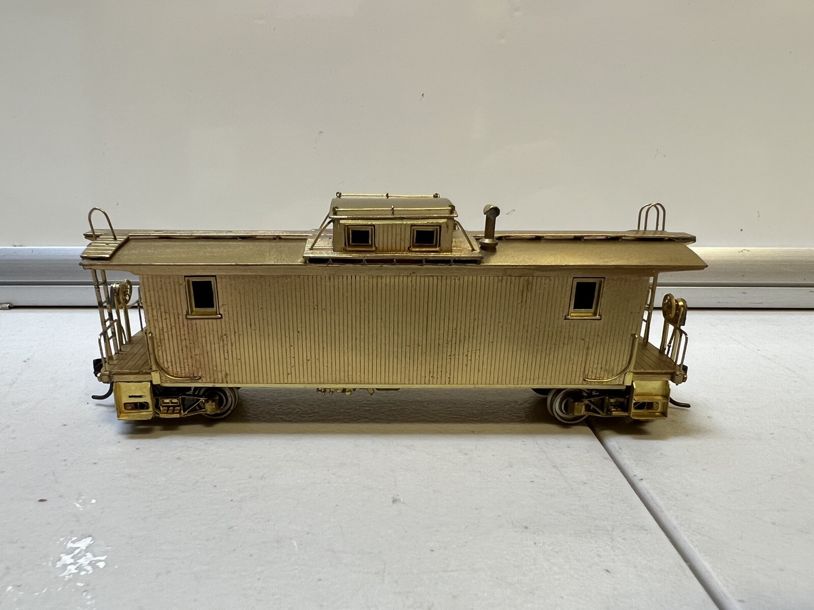 HO Scale NJ Custom New Haven Wood Caboose NE-4 RS-670 *ROB