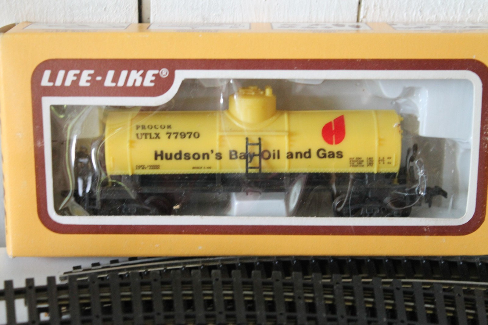 Life-Like Locomotive Train Set Complete Tracks, 5 cars, Transformer, etc.