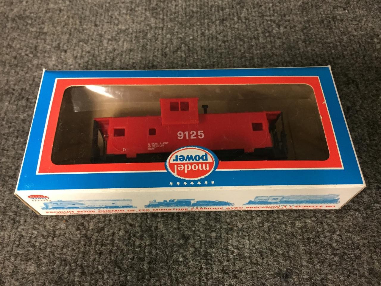 Model Scale HO Locomotive 2-6-0 with Tender Box Gondola Tank Caboose Train Cars