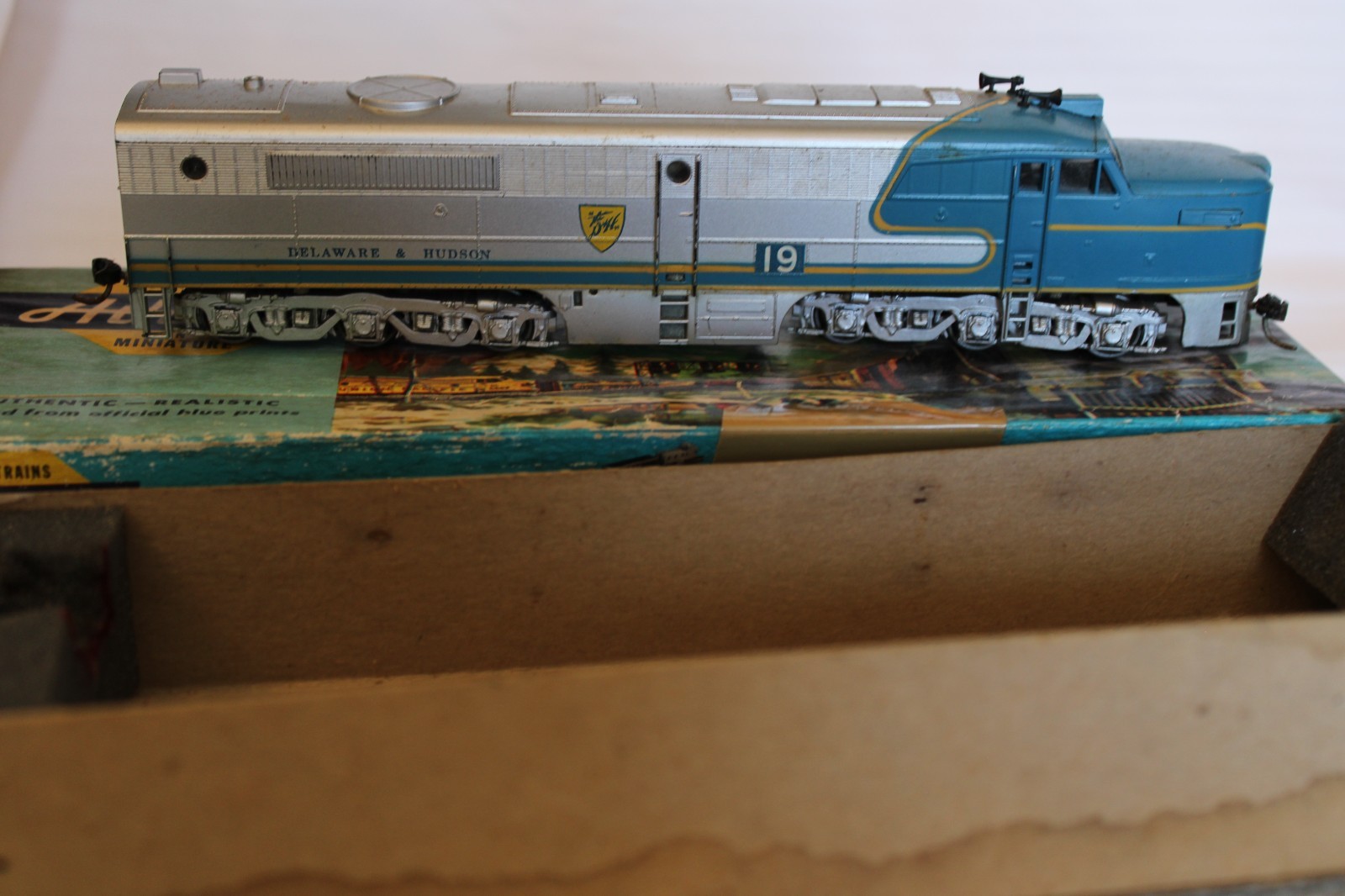 HO Scale Athearn, PA-1 Diesel Locomotive Delaware & Hudson, Silver Blue #19