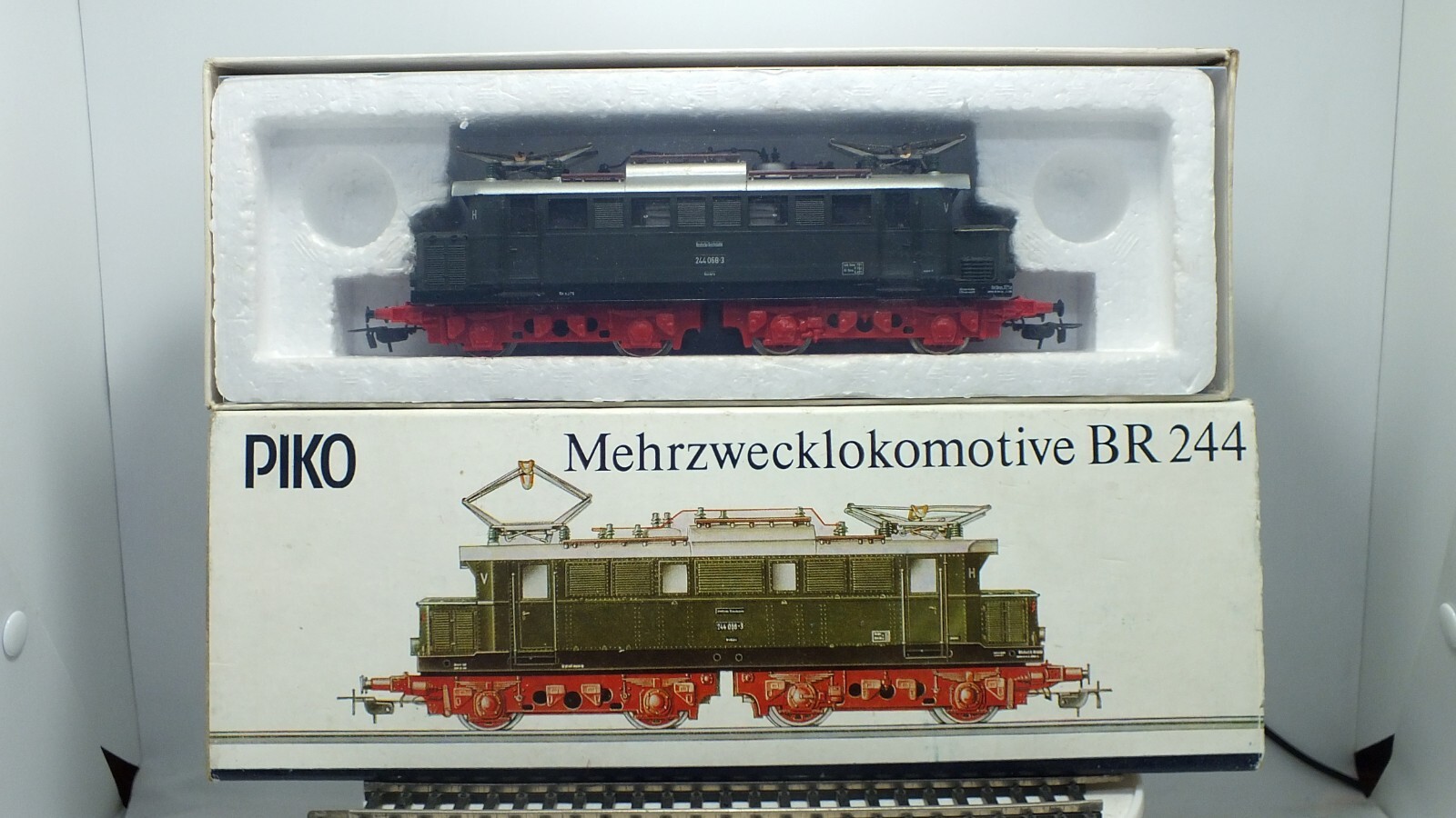Vintage Piko H0 BR 244 068 3 E44 DR Electric Locomotive.
