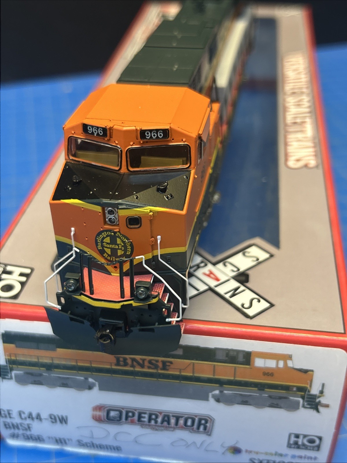 Scale Trains HO BNSF #966 H1 Scheme C44-9W DCC & Sound SXT10679 Appears Unused