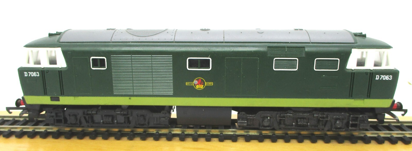 Hornby R758 First Edition Class 35 Hymek BR Green with Paper Yellow Ends Mint