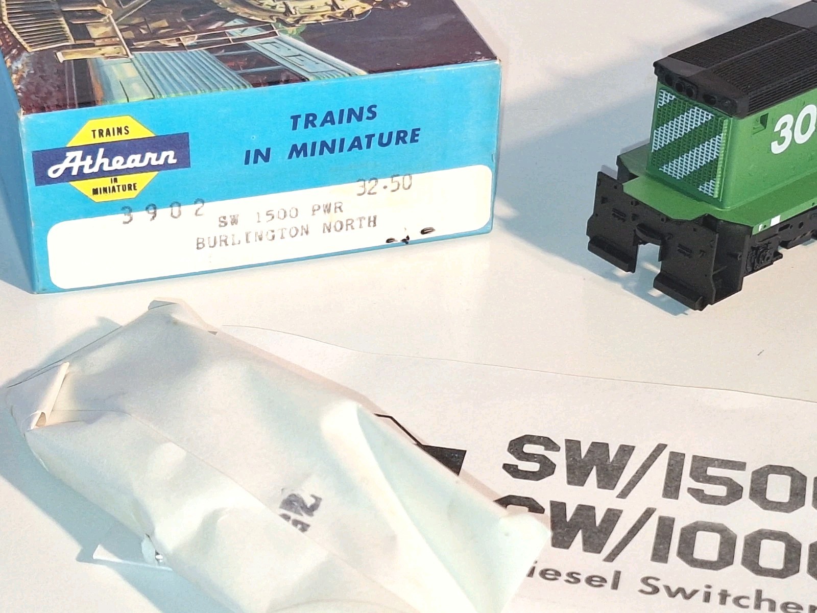 Athearn 3902 Bur Nrthrn SW 1500 Diesel Loco. New Old Stock. Mint Cond. Box. HO