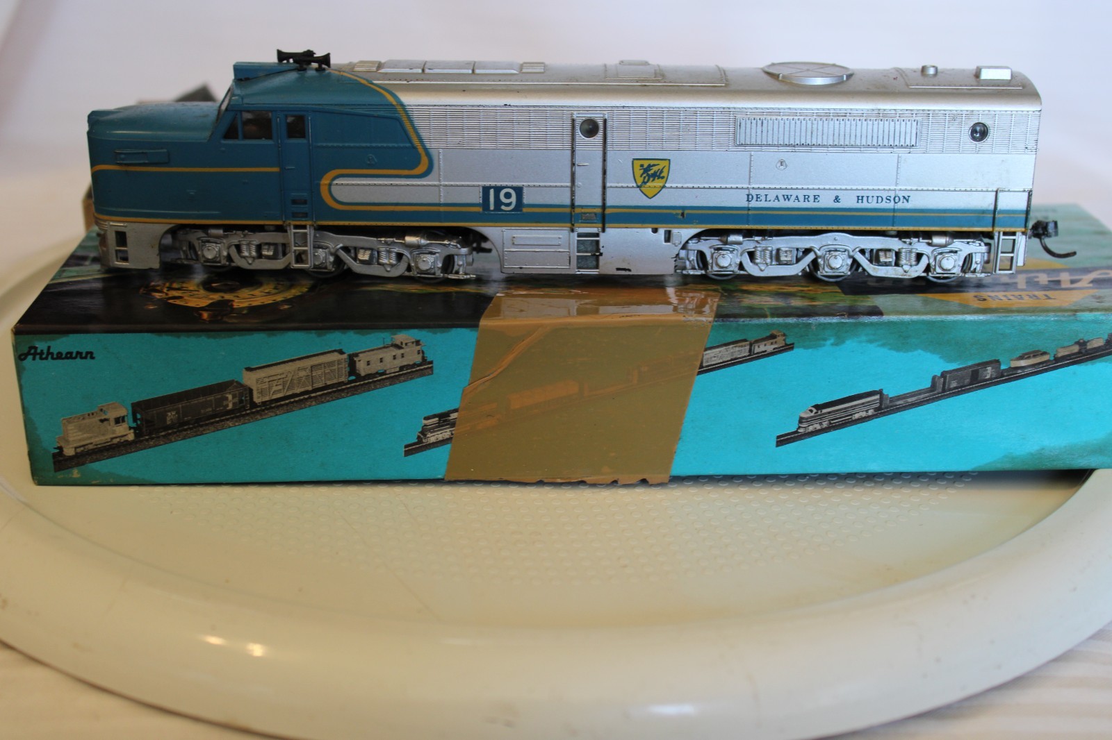 HO Scale Athearn, PA-1 Diesel Locomotive Delaware & Hudson, Silver Blue #19